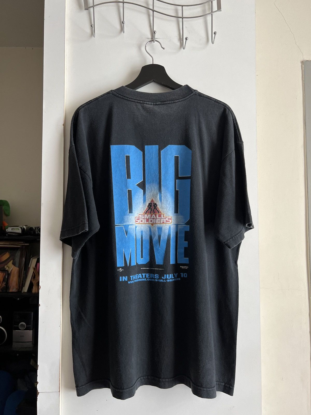 Universal Studios Vintage 1997 Small Soldier Movie Universial Studios Size US XL / EU 56 / 4 - 1 Thumbnail