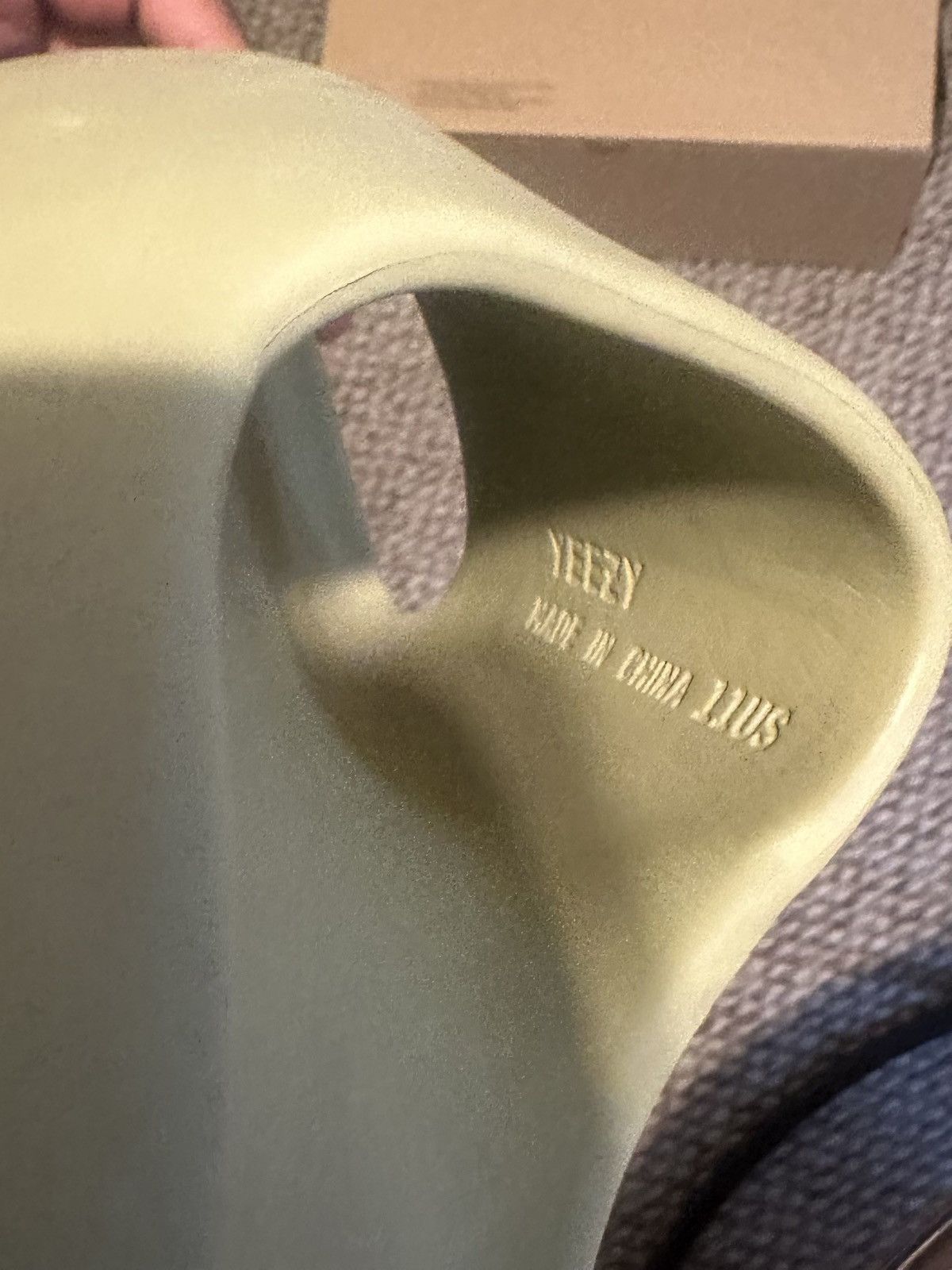 Yeezy Yeezy “Resin” Slides OG 2019 Size US 11 / EU 44 - 4 Thumbnail
