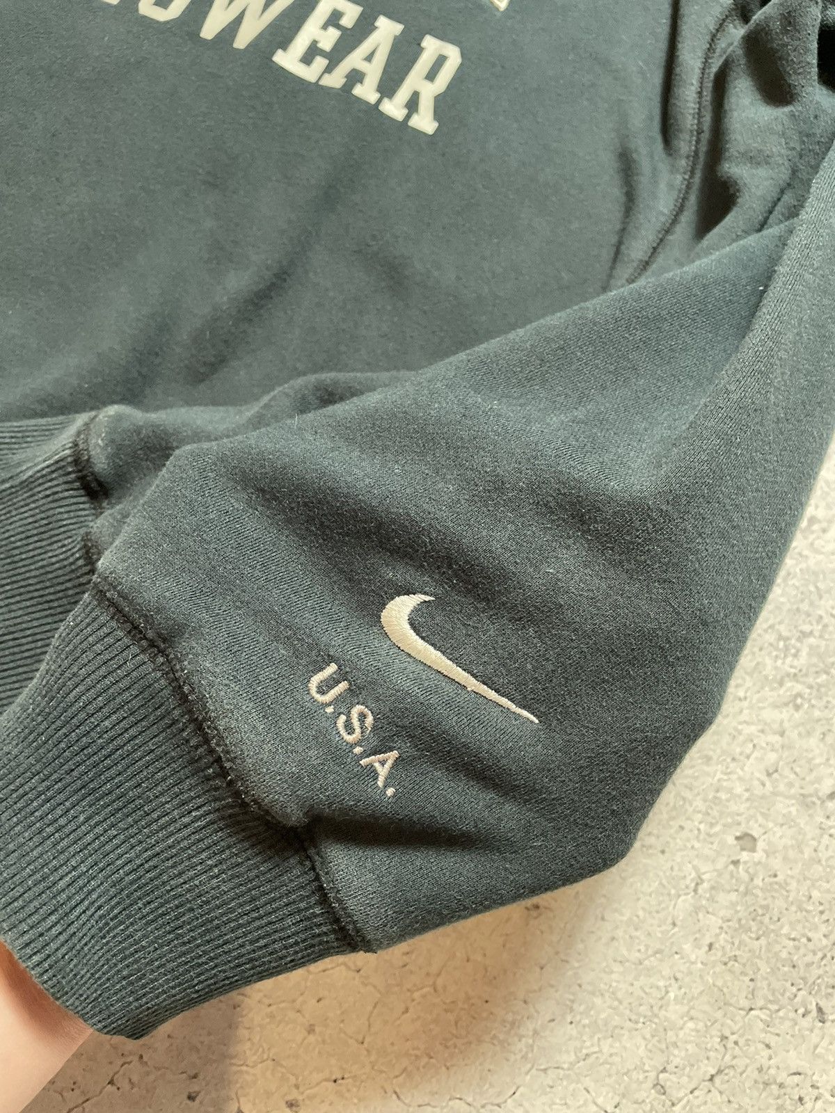 Nike Vintage Nike Sportswear USA Y2K Big Logo Swoosh Sweatshirt Size US XL / EU 56 / 4 - 7 Thumbnail