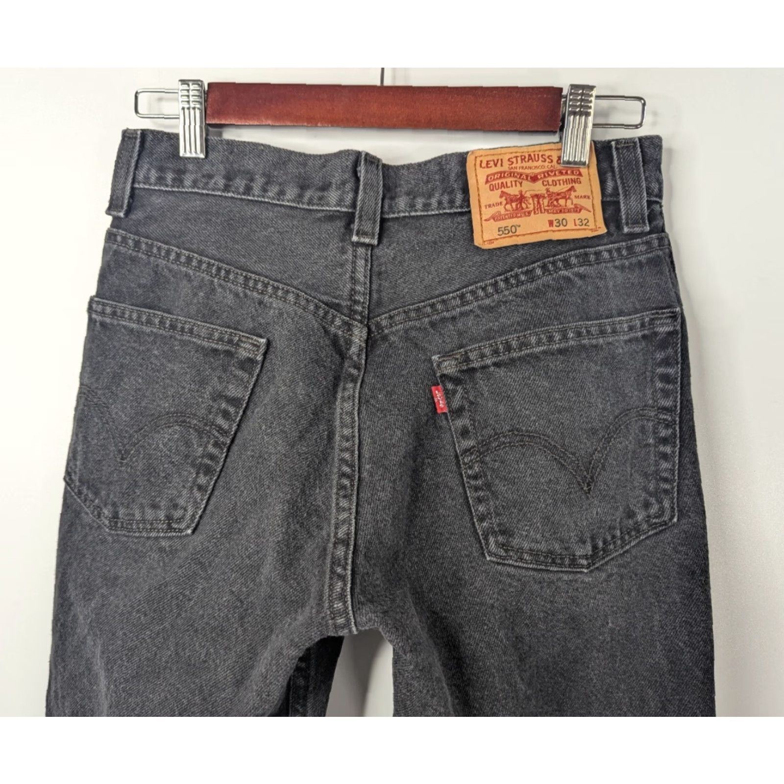 Levi's VINTAGE Levi's 550 Jeans Mens 30x32 Black Denim Relaxed Fit Straight 30in Inseam 28in Waist Grunge City Skate N/A Size US 30 / EU 46 - 2 Thumbnail