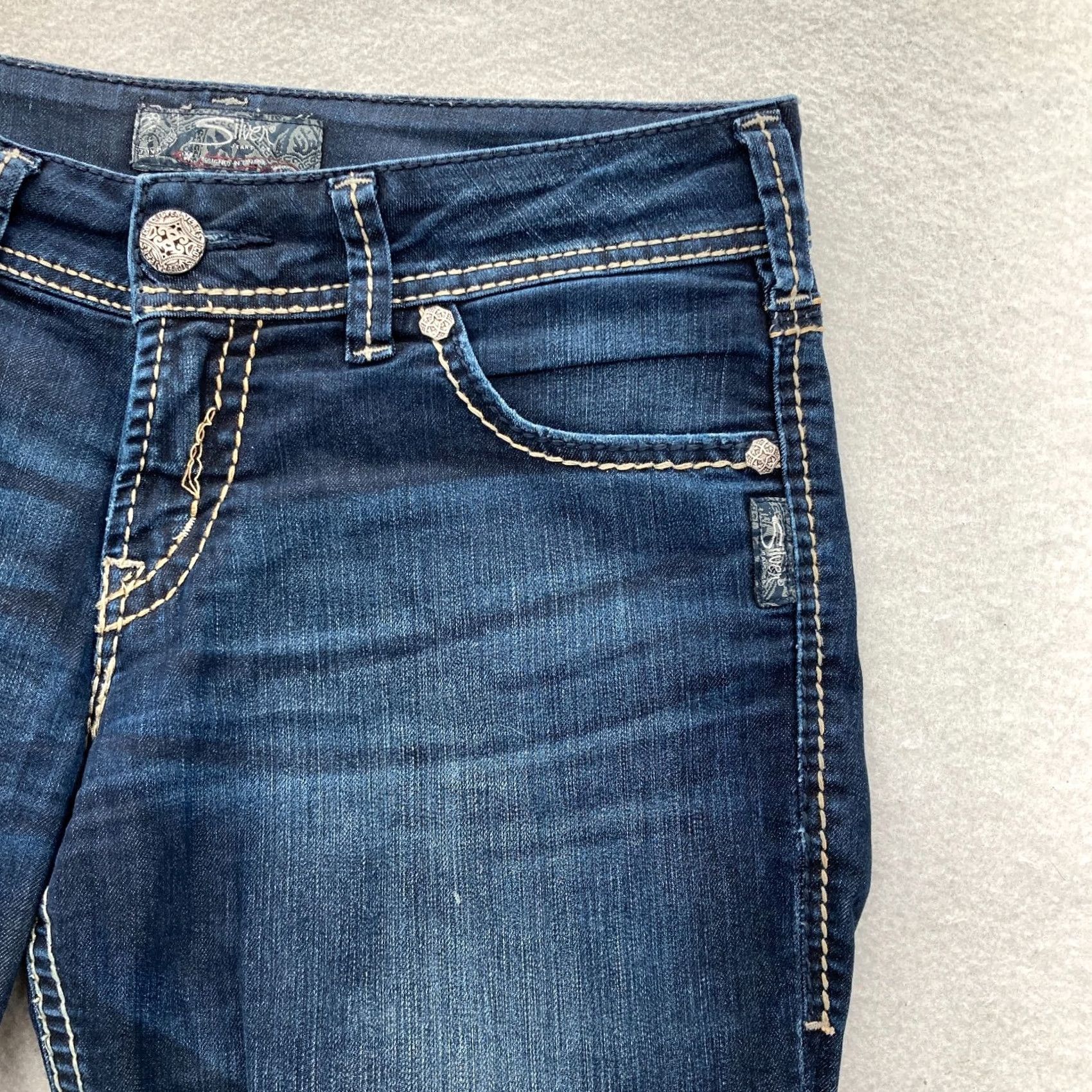 Silver Jeans Co. Silver Jeans Suki Capri Women's 29 Dark Wash Blue Stretch Denim Slim Leg Cropped Capri Jeans Junior? No, not junior. Size 29" - 4 Thumbnail