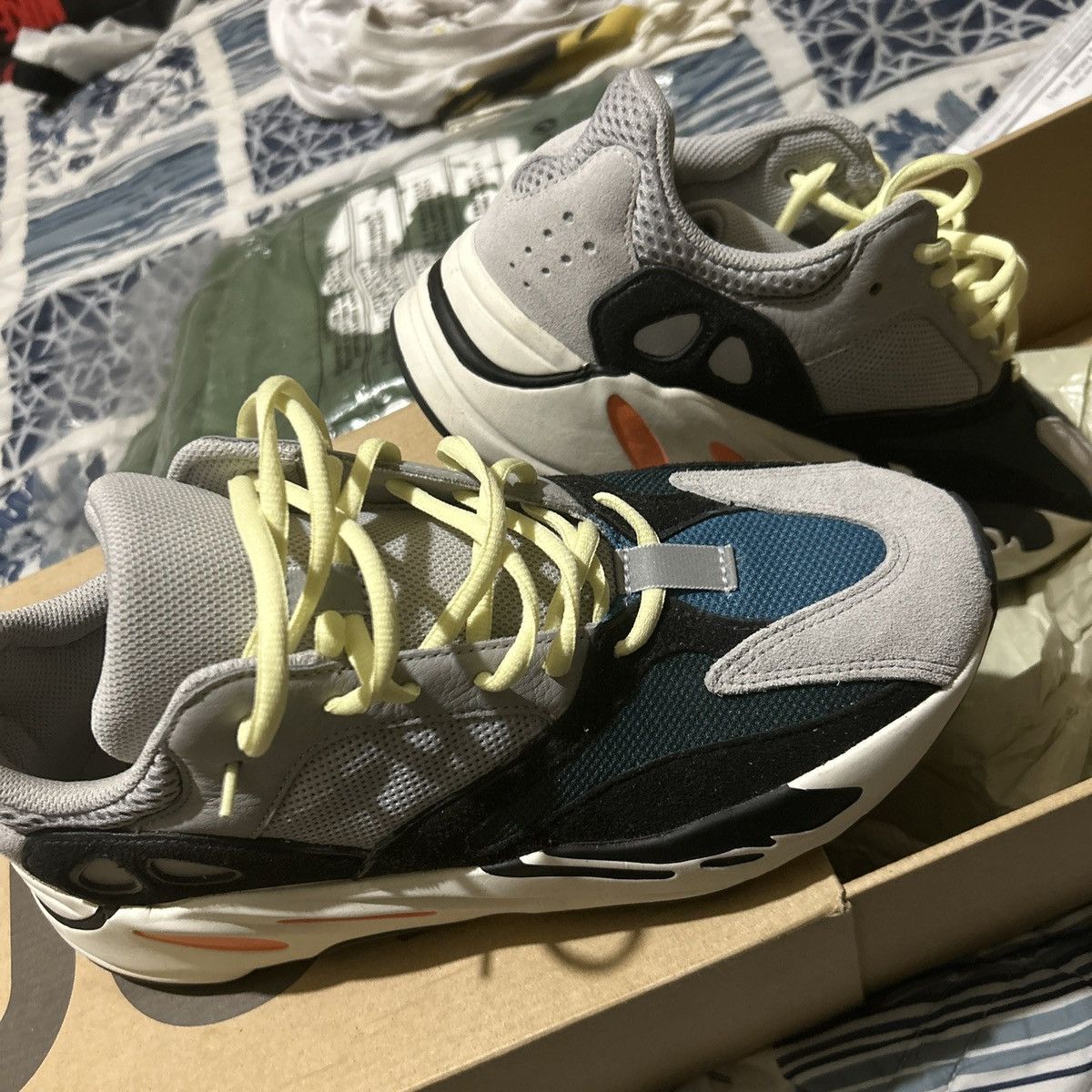 Adidas Yezzy boost 700 wave runner Size US 10 / EU 43 - 9 Thumbnail