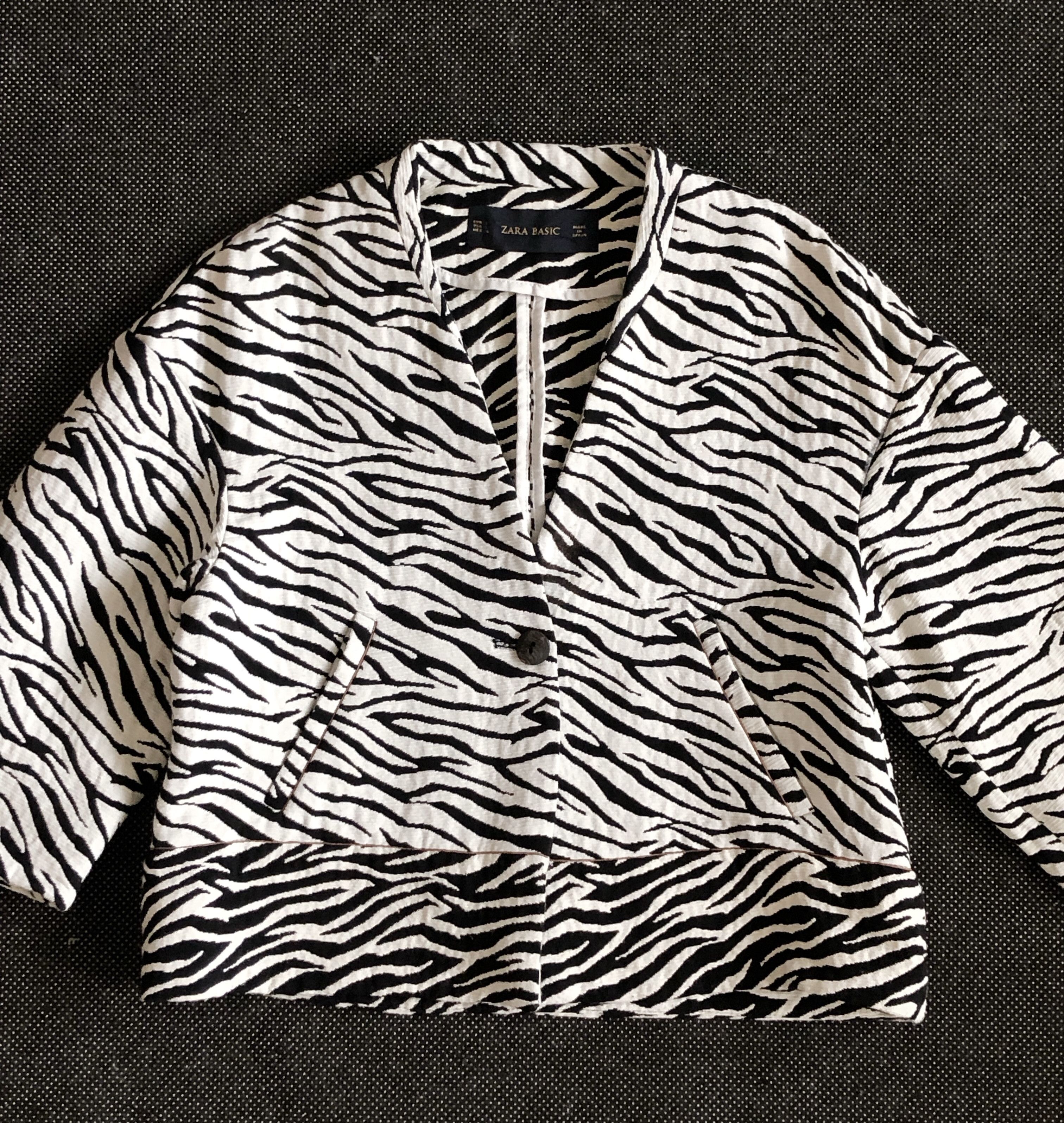 Zara ZARA ZEBRA PRINT CROP JACKET Size S / US 4 / IT 40 - 4 Thumbnail