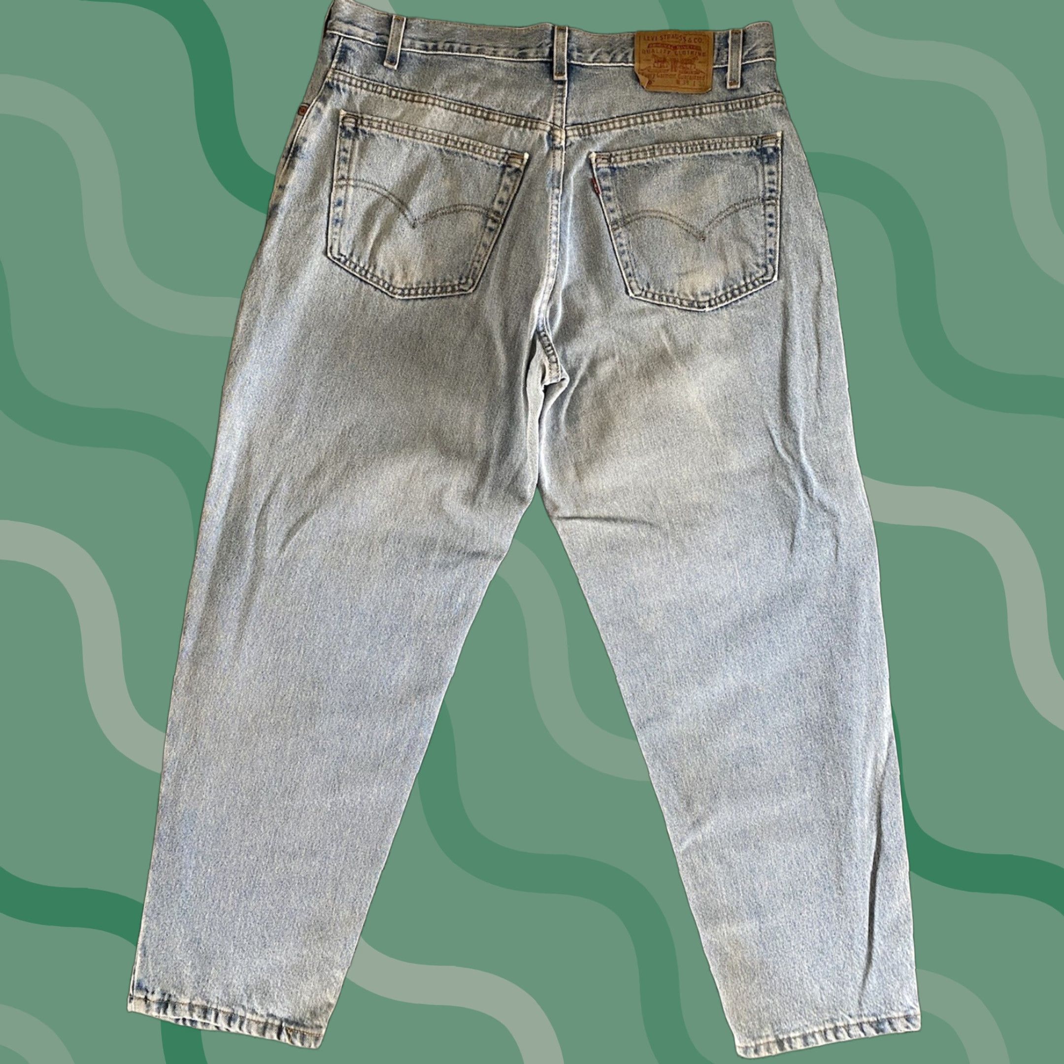 Levi's VTG Levi’s 560 Jeans Men’s 38x30 Blue Made In USA USA 90s Pockets Jeans Mens Size US 38 / EU 54 - 1 Thumbnail