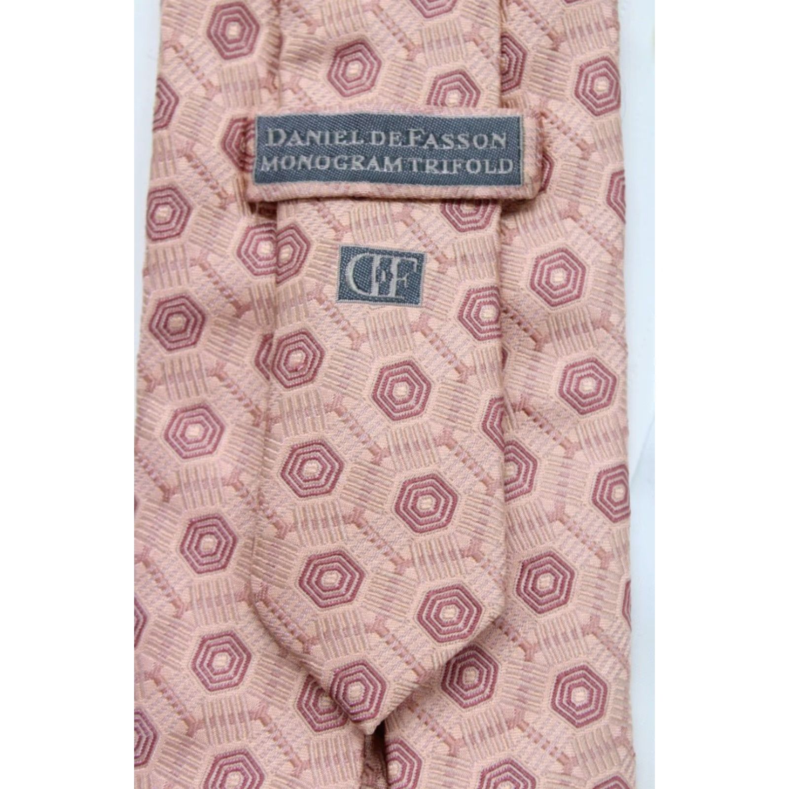 Vintage Daniel de Fasson Trifold Necktie Men's Peachy-Pink 58" x 4" Designer Silk Tie Geometric Pattern Money Stylish Size ONE SIZE - 5 Thumbnail