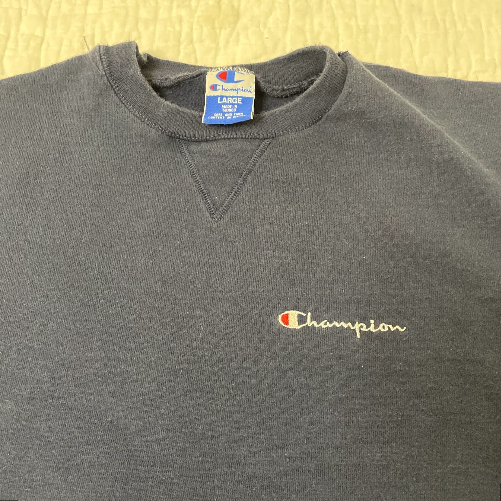 Champion VINTAGE Champion Crewneck Sweatshirt L Mens Heavyweight Navy Blue USA 90s Scrip Spell Out Mexico Size US L / EU 52-54 / 3 - 2 Thumbnail