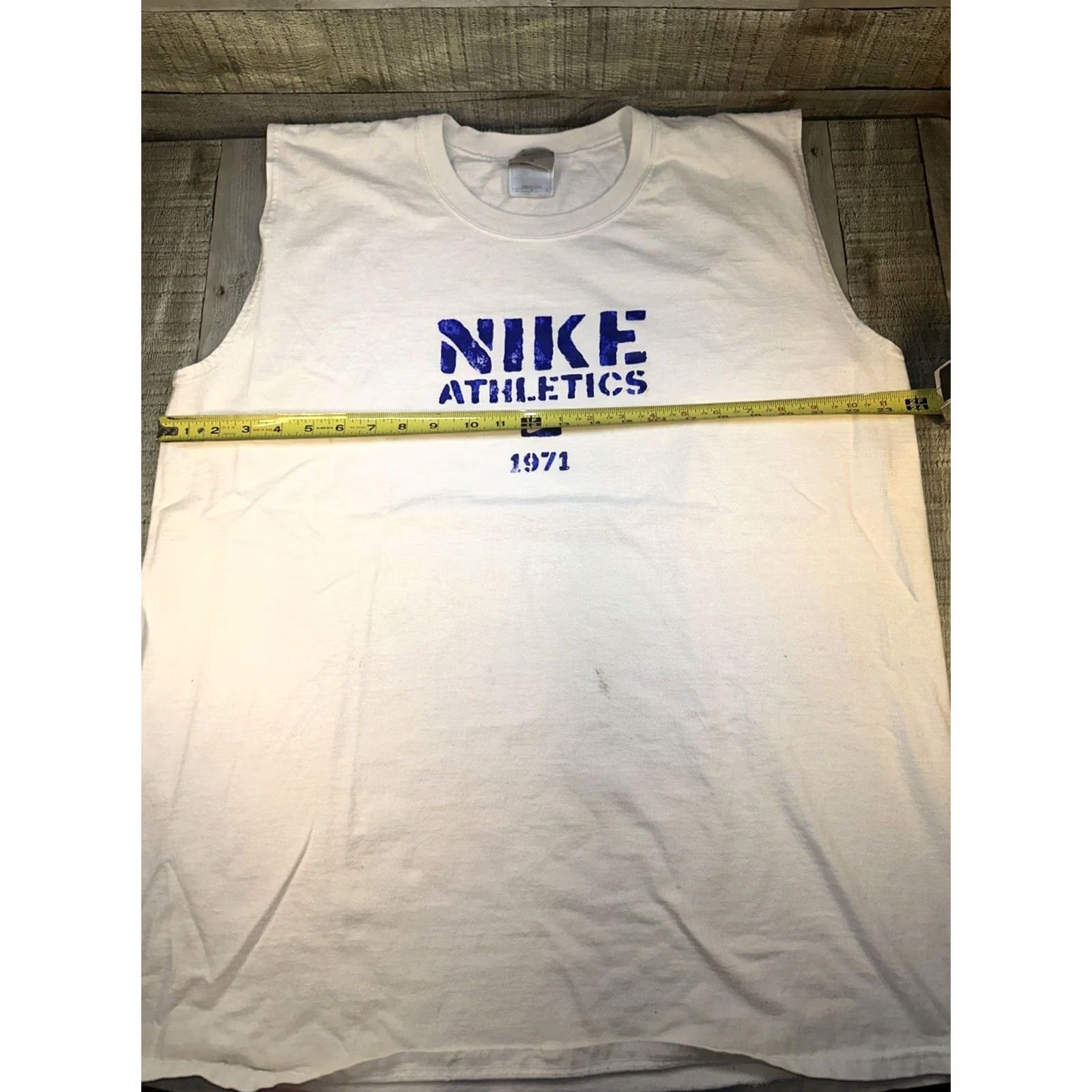Nike VINTAGE Nike T-Shirt Mens XL White Muscle Tee Silver Tag Metal Theme Y2K Size US XL / EU 56 / 4 - 4 Thumbnail