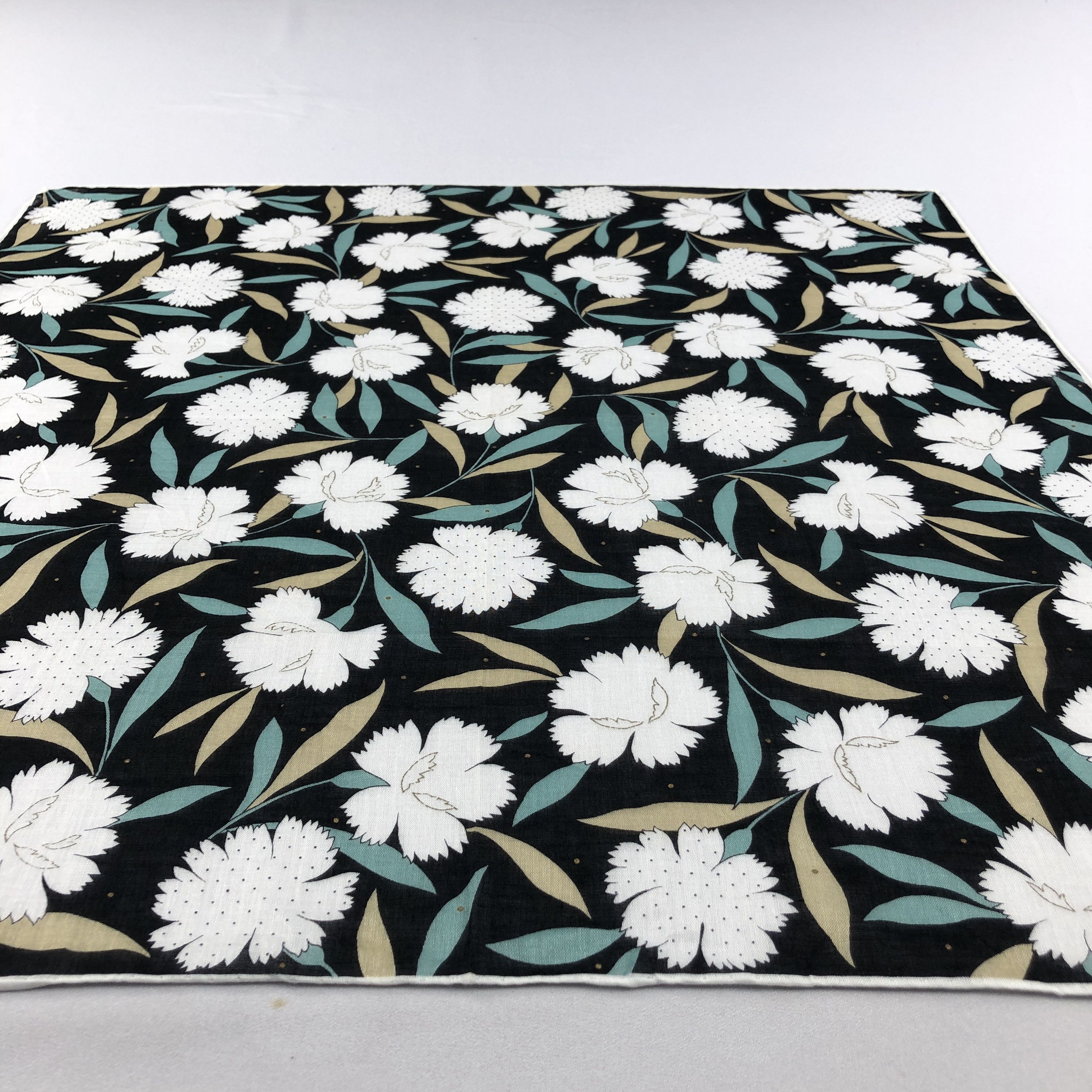 Givenchy NWT Givenchy Handkerchief Neckerchief Bandana H2949 Size ONE SIZE - 4 Thumbnail
