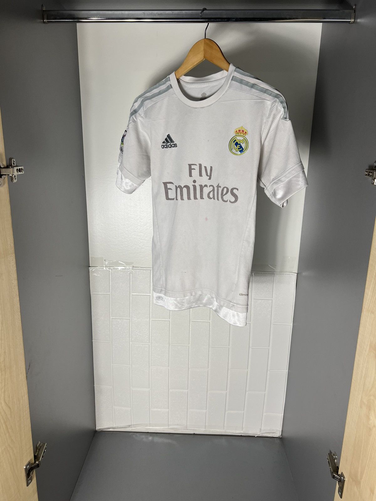 Vintage ADIDAS FC REAL MADRID SPAIN SOCCER JERSEY RETRO BLOKE Y2K Size US S / EU 44-46 / 1 - 3 Thumbnail