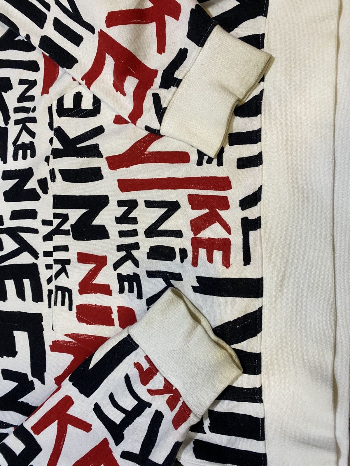 Nike Nike AOP Graffiti Hoodie White Red Black Size Large Size US L / EU 52-54 / 3 - 3 Thumbnail