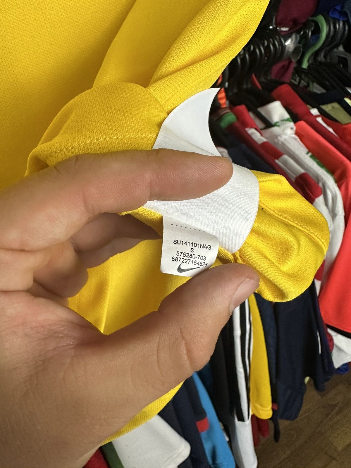 Nike NIKE BRASIL 2014 2015 HOME FOOTBALL SHIRT SOCCER JERSEY Size US S / EU 44-46 / 1 - 6 Thumbnail
