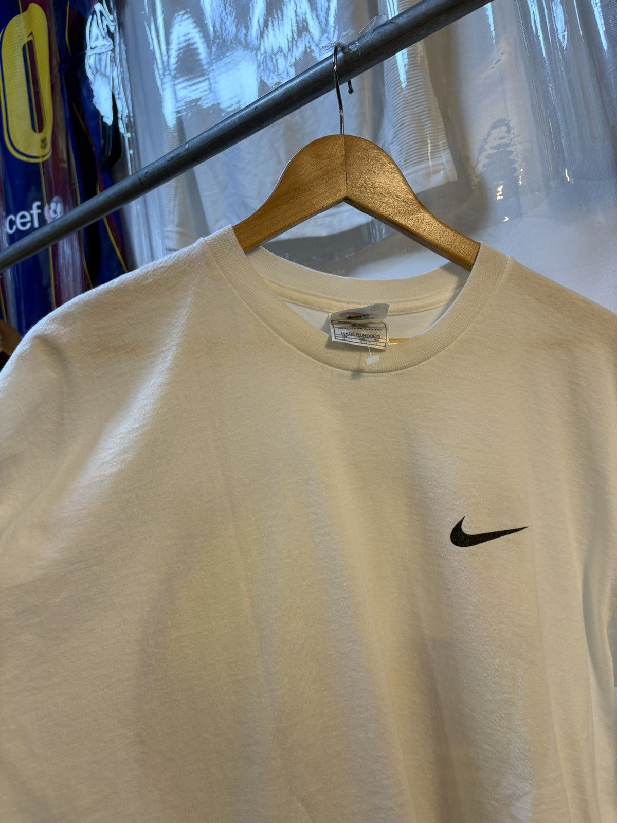 Nike Vintage Nike Football T-Shirt Size US L / EU 52-54 / 3 - 14 Thumbnail
