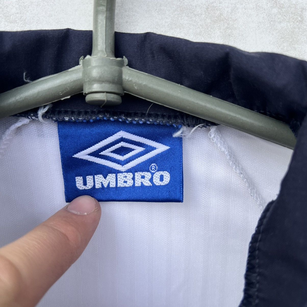 Umbro ENGLAND 1997 1998 HOME FOOTBALL SHIRT SOCCER JERSEY UMBRO Size US L / EU 52-54 / 3 - 6 Thumbnail