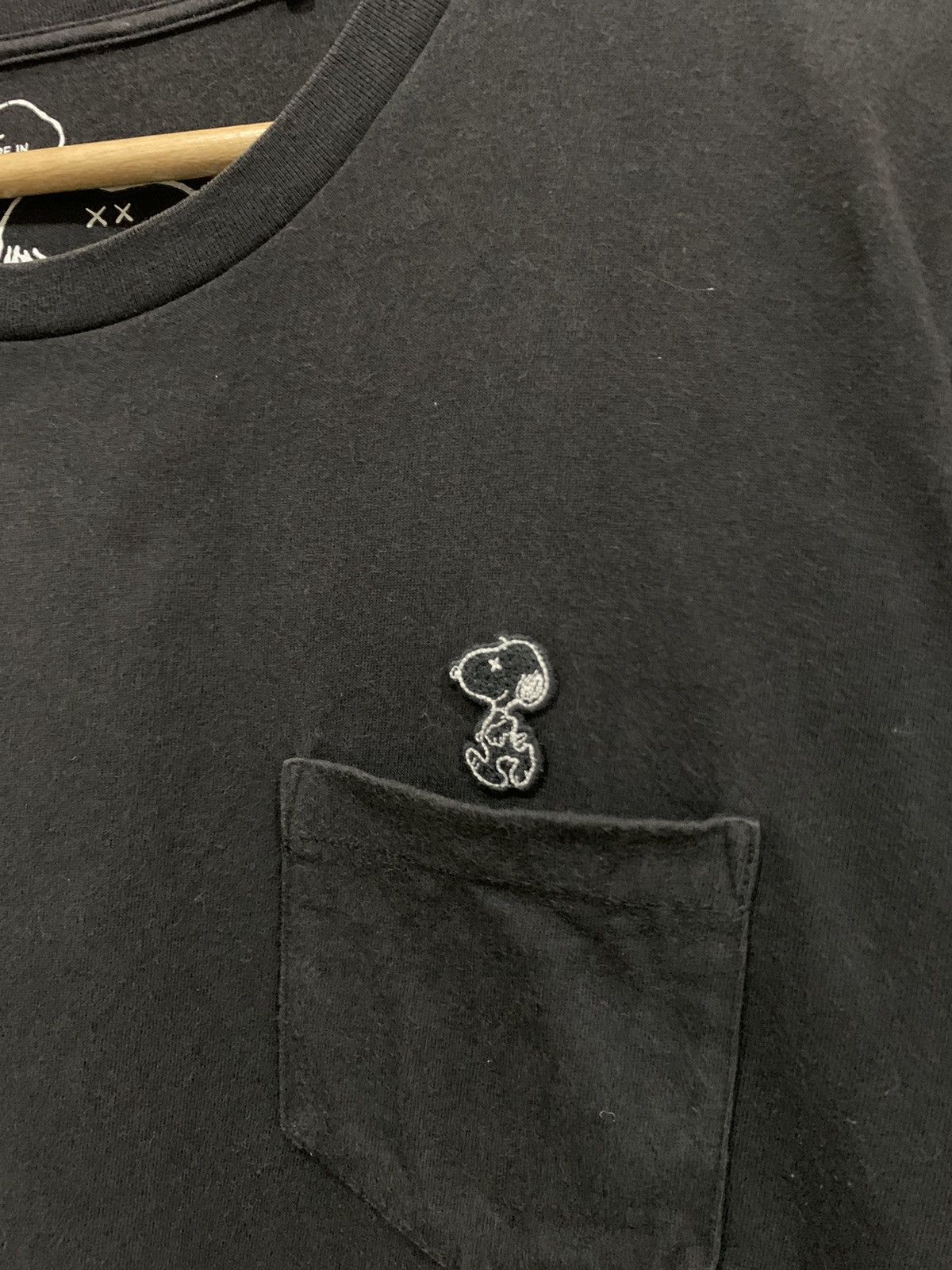 Kaws Vintage Kaws x Peanuts X Uniqlo Single Pocket T-Shirt Size US L / EU 52-54 / 3 - 5 Thumbnail