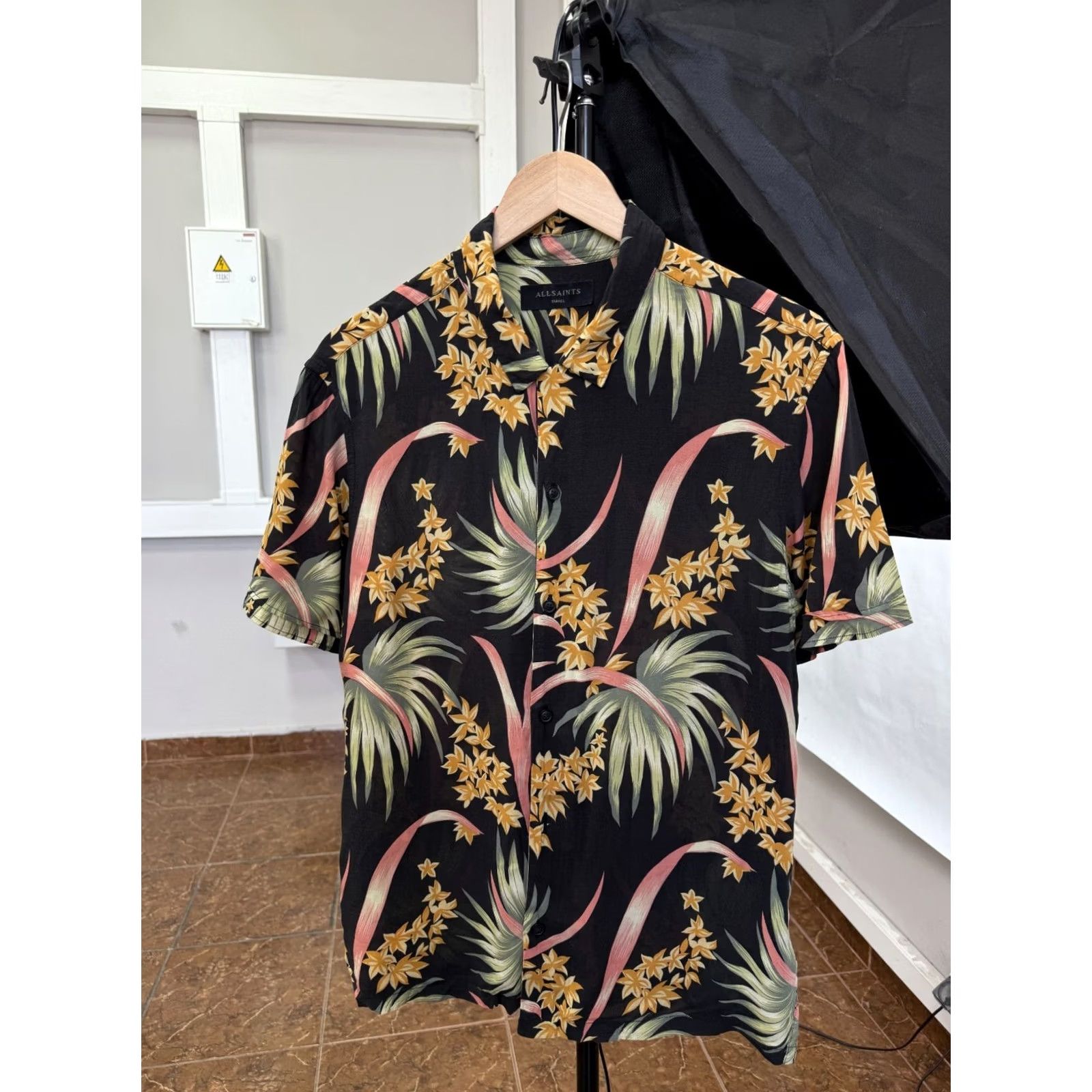 Allsaints Y2K AllSaints Floral Hawaiian Shirt Multicolor Multicolor Floral Short Sleeve Button-Up Men S Hawaiʻi Theme 90s Mens XS/S Size US S / EU 44-46 / 1 - 2 Thumbnail