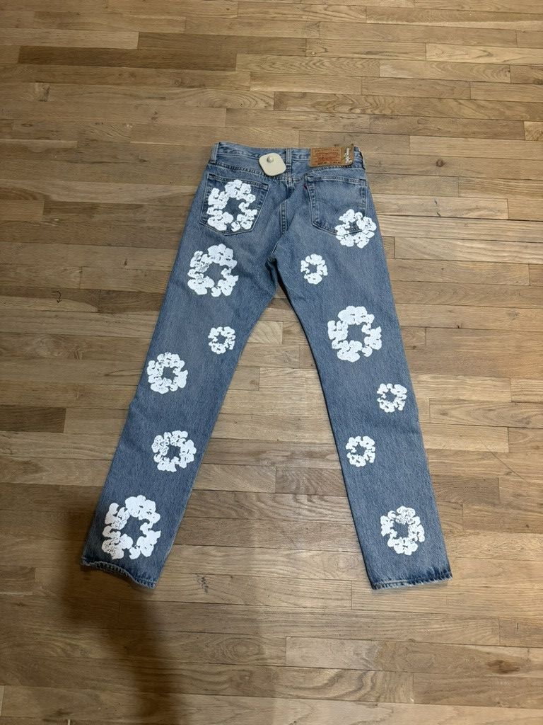 DENIM TEARS Denim Tears x Levi’s Cotton Wreath Light Wash Jeans Size US 30 / EU 46 - 2 Thumbnail