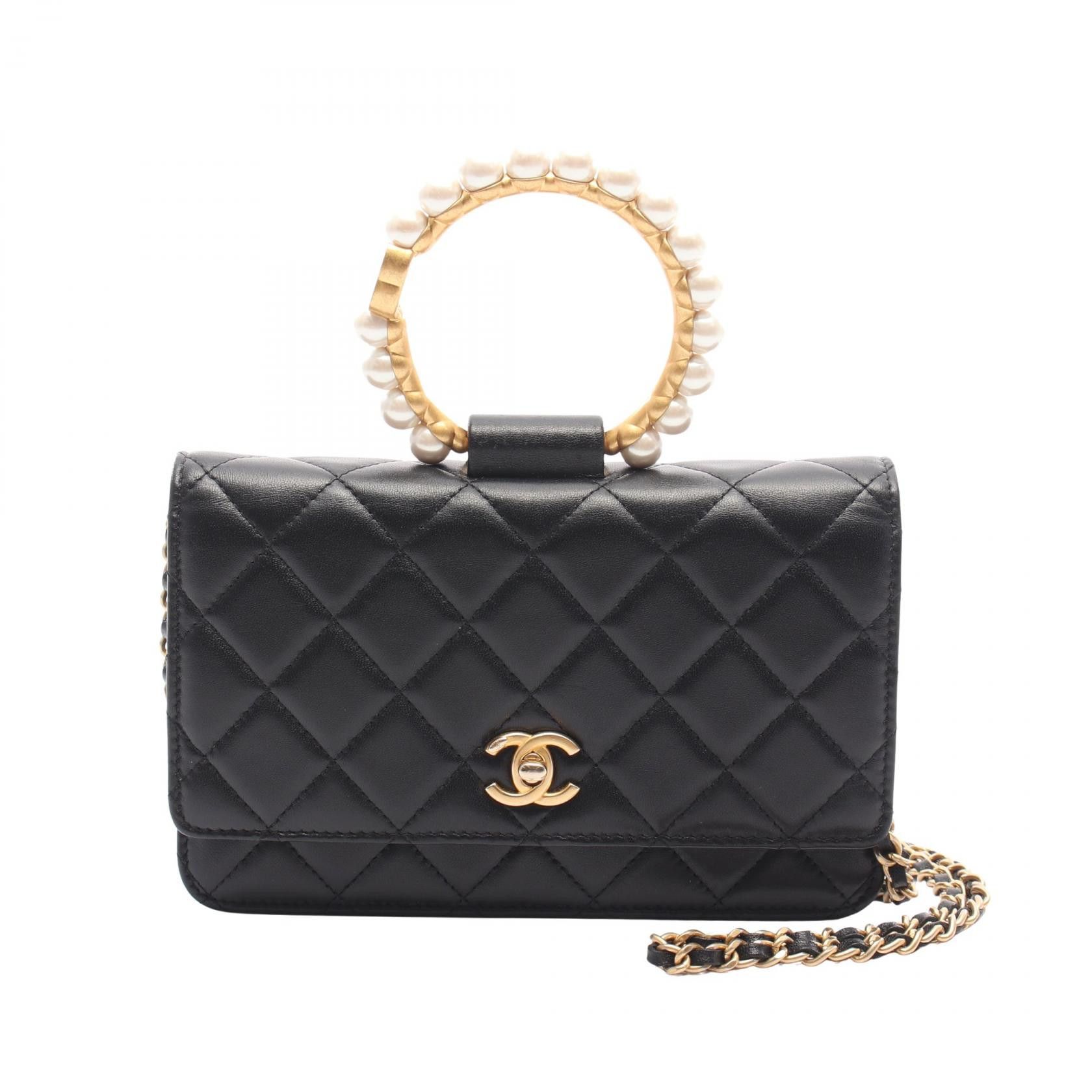 Chanel Chanel Matelasse Loop Pearl Handle Lambskin Shoulder Bag Leather Shoulder Bag in Black, Women's