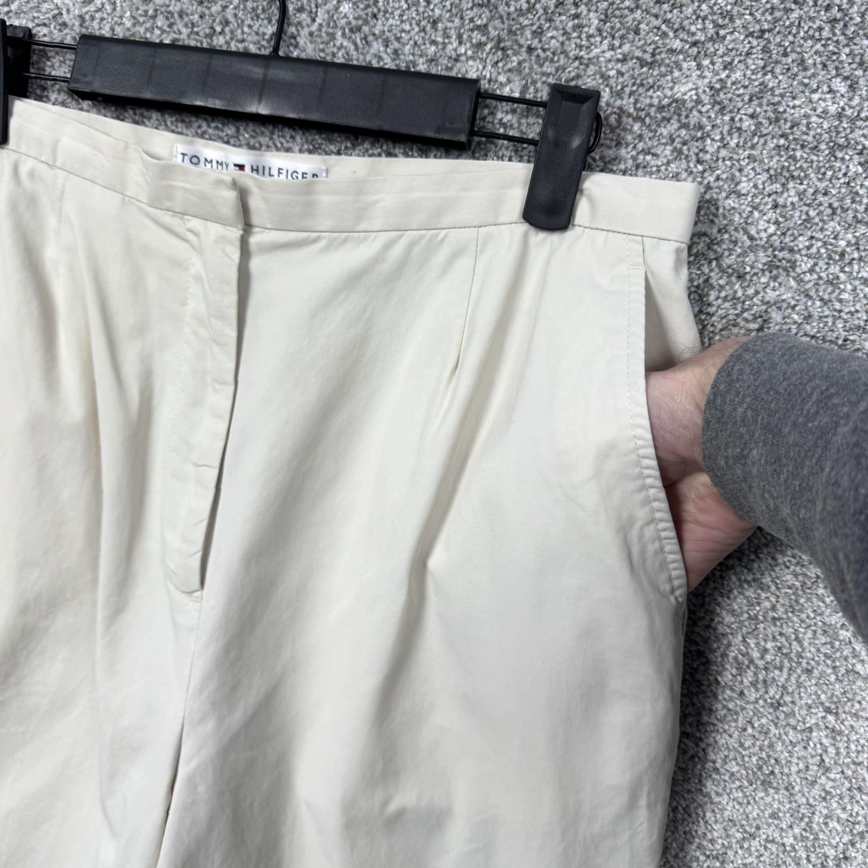 Tommy Hilfiger VINTAGE Tommy Hilfiger Golf Pants Womens 12 Beige Chino Straight Leg Pleated Casual Size 34" / US 12 / IT 48 - 6 Thumbnail