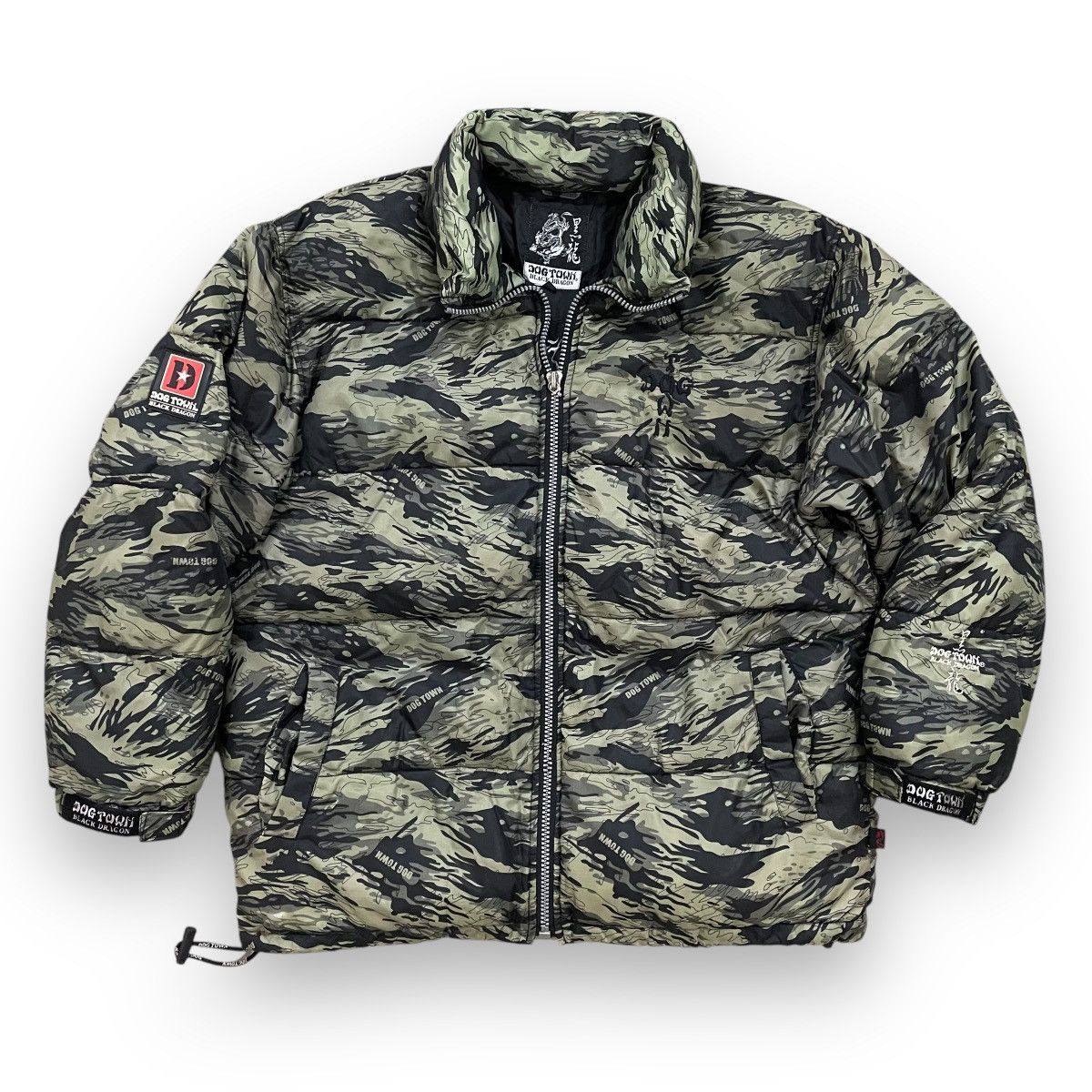 Dogtown × Japanese Brand 🔥Rare🔥 Dogtown Black Dragon Puffer Jacket Size US XL / EU 56 / 4 - 1 Thumbnail