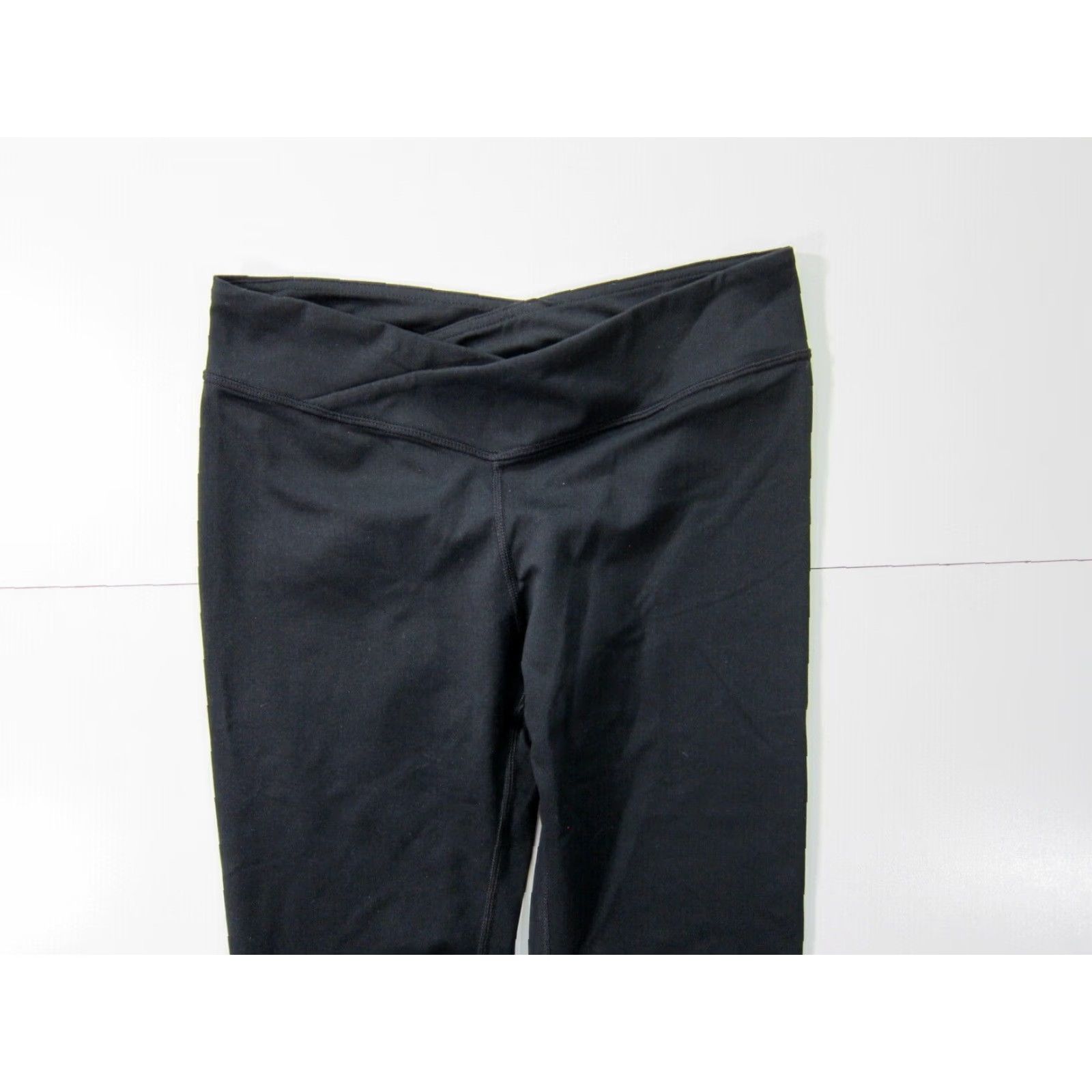 Fabletics Fabletics Black Stretch Compression Cropped Yoga Workout Legging Pant Women M Size 32" / US 10 / IT 46 - 4 Thumbnail