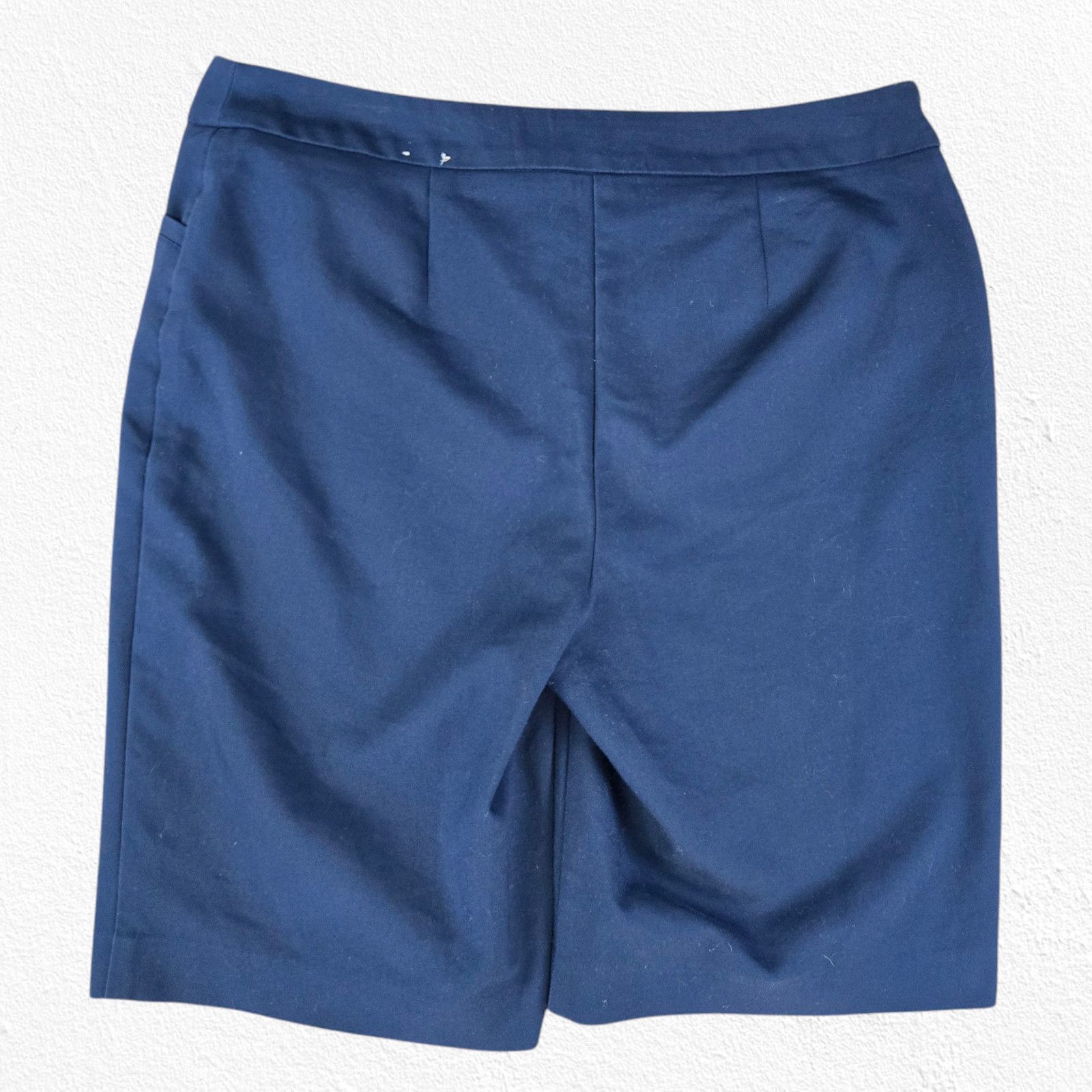 Chicos Chico’s Navy Fabulously Slimming Bermuda Shorts Size 6 Size 28" / US 6 / IT 42 - 8 Thumbnail