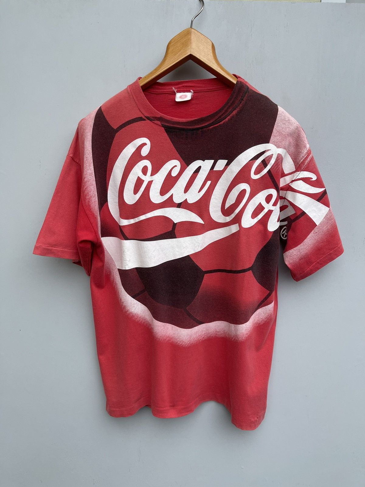 Coca Cola 90s Vintage Coca Cola Allover Print AOP Ball Faded T-Shirt Size US XL / EU 56 / 4 - 1 Thumbnail