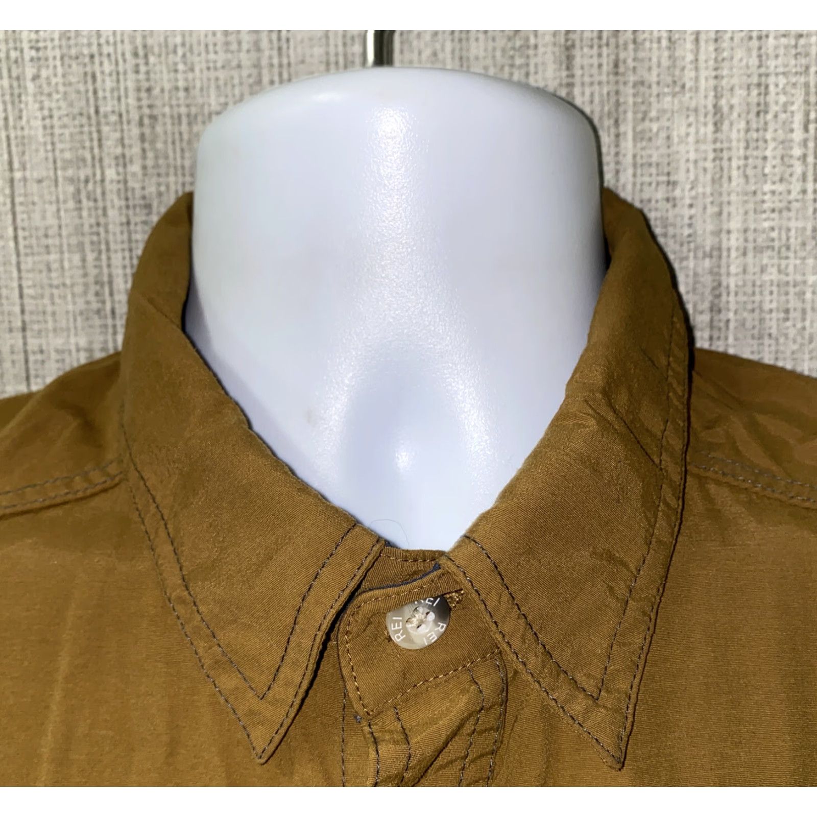 Vintage REI Shirt Mens Brown Nylon Long Sleeve Button-Front Size Large Collared Button-Up Regular Mens Size US L / EU 52-54 / 3 - 3 Thumbnail