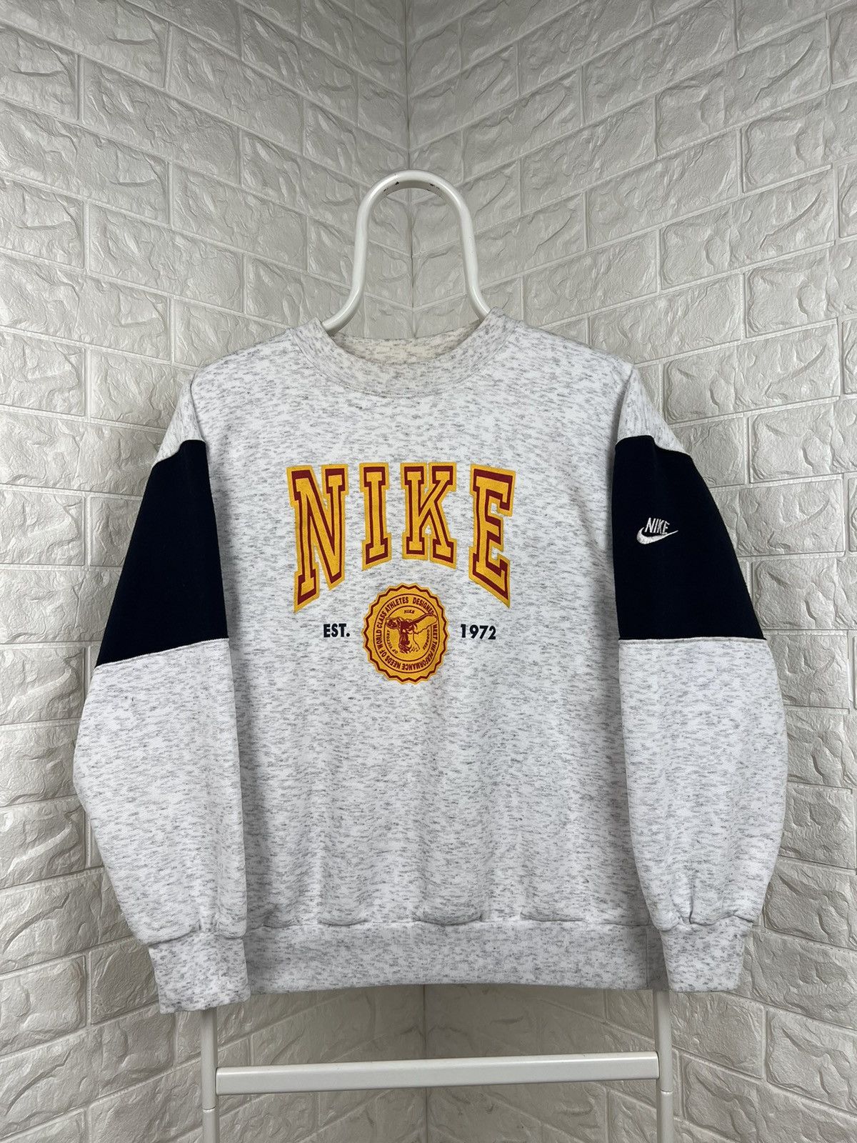 Nike × Vintage Vintage Nike Sweatshirt 90s Big Logo Size US S / EU 44-46 / 1 - 1 Thumbnail