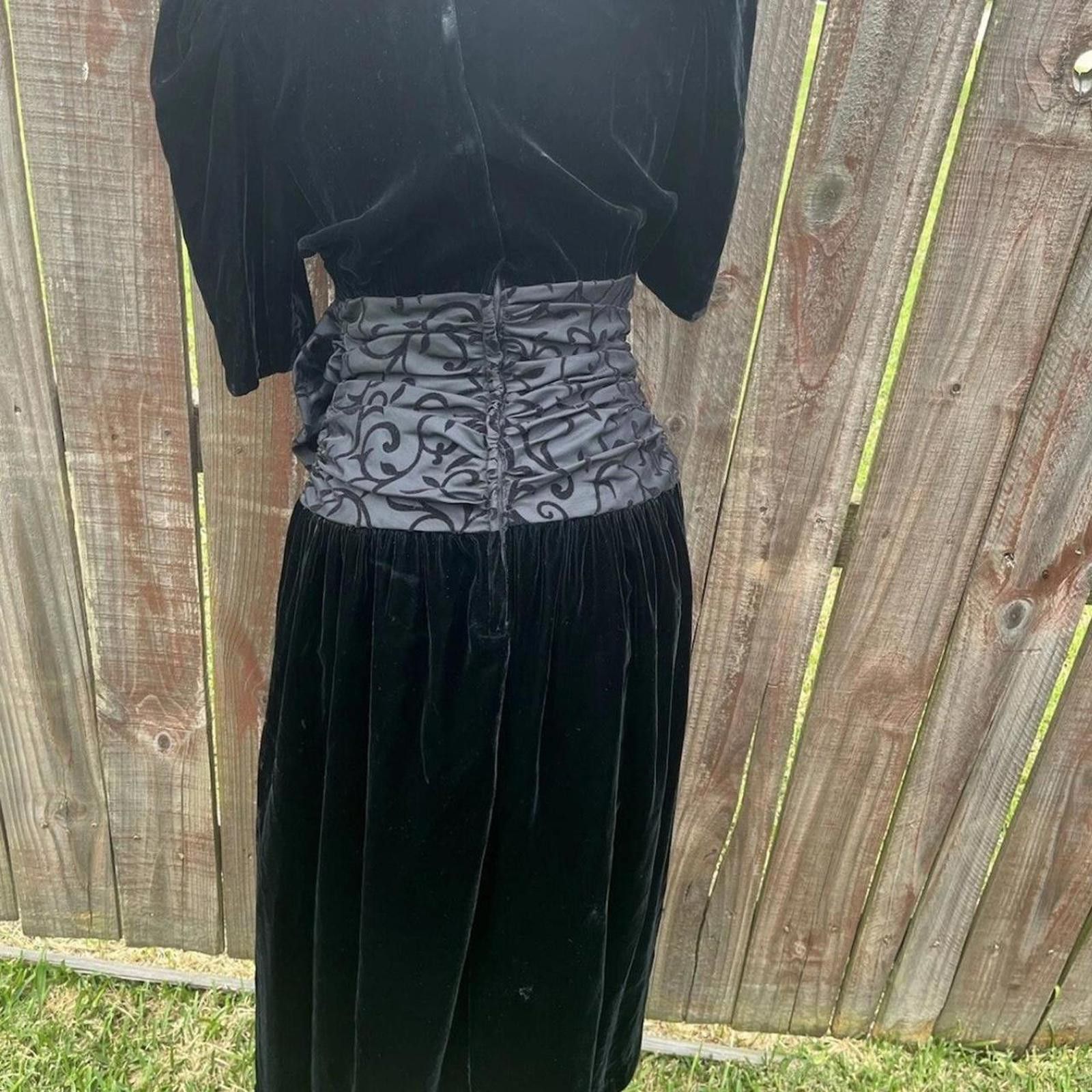 Other Black velvet vintage 80s dress Size M / US 6-8 / IT 42-44 - 3 Thumbnail