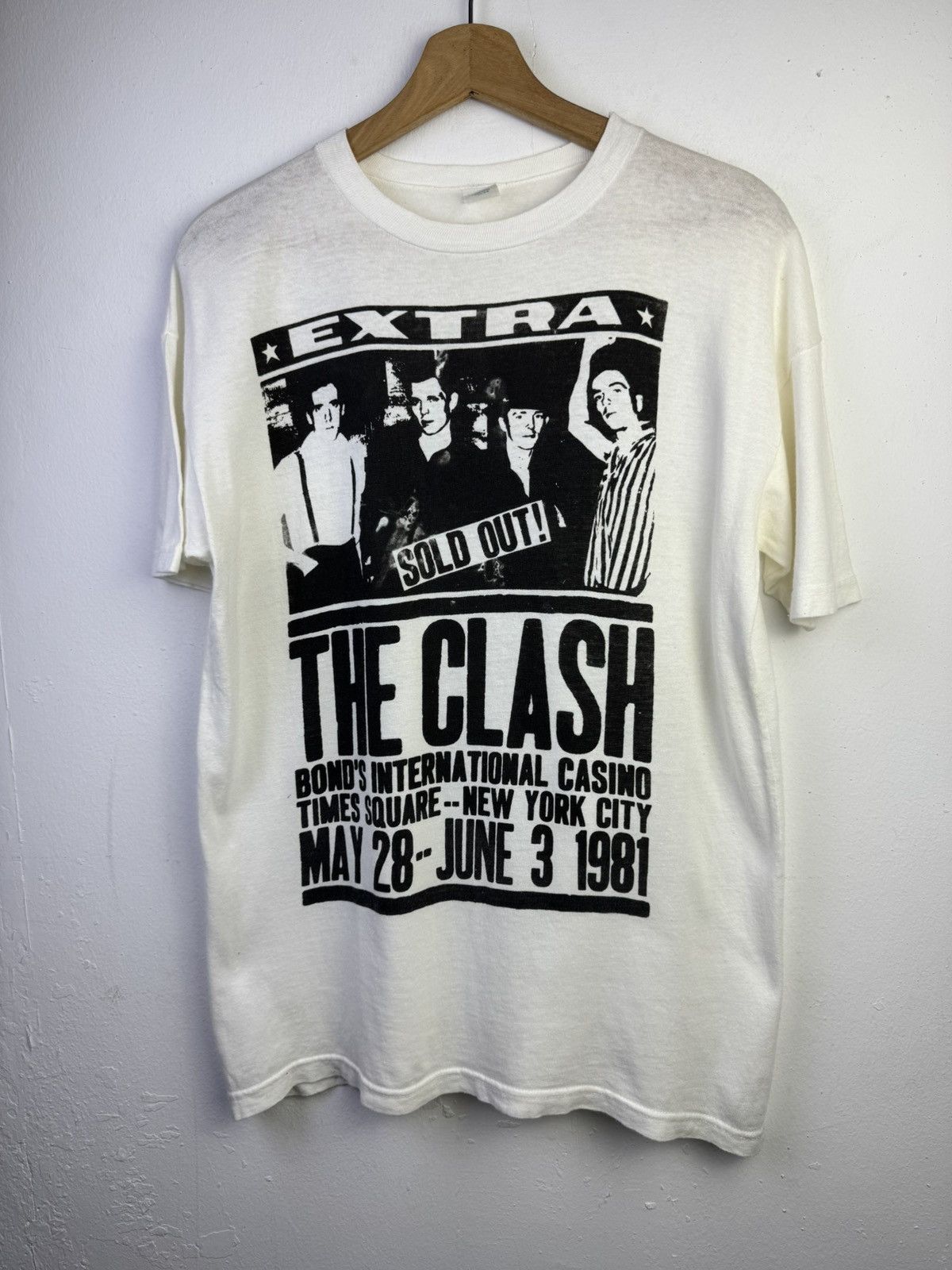 Band Tees Vintage 80s The Clash Bond's tour t-shirt Size US L / EU 52-54 / 3 - 3 Thumbnail