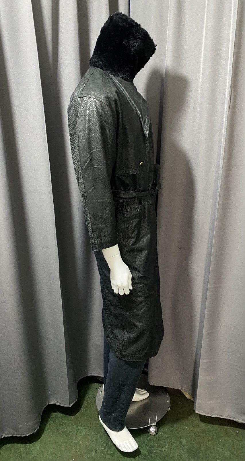 Versace 1990s Gianni Versace Snakeskin Embossed Leather Coat Size US L / EU 52-54 / 3 - 18 Thumbnail