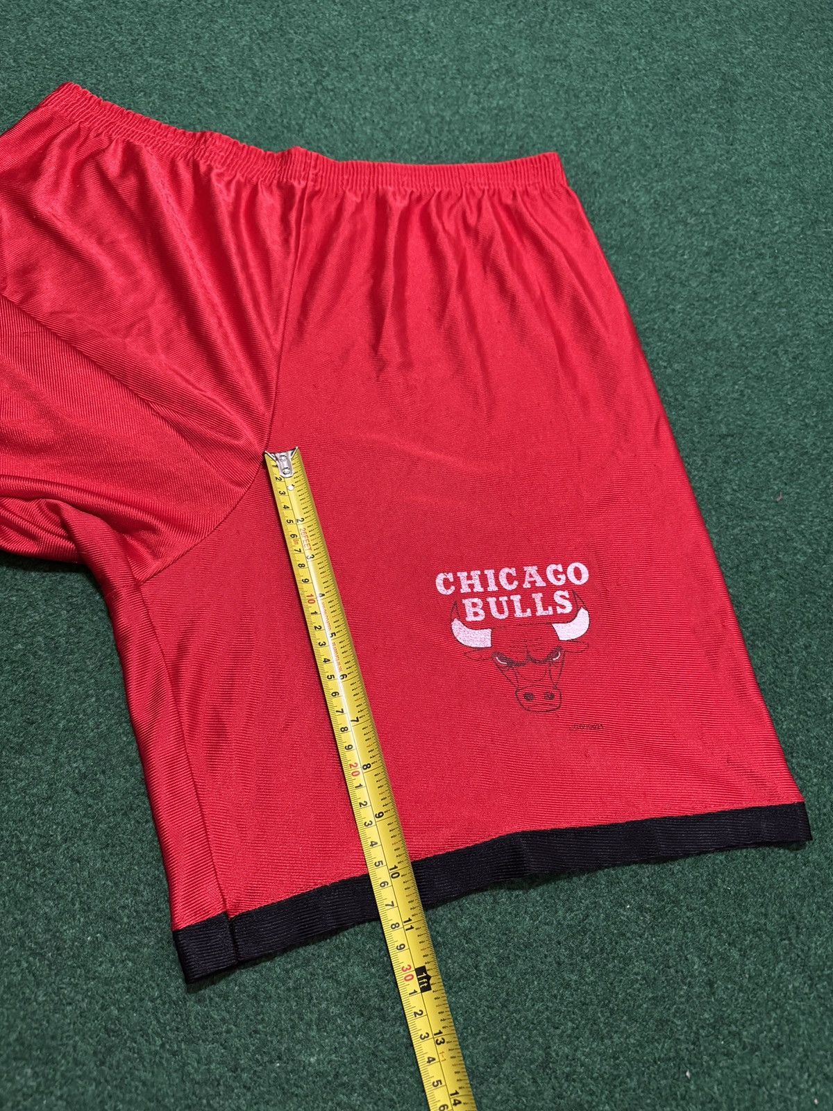 Logo 7 Chicago Bulls 90s Logo 7 Gym Basketball Shorts 33 Red NBA Size US 33 - 6 Thumbnail