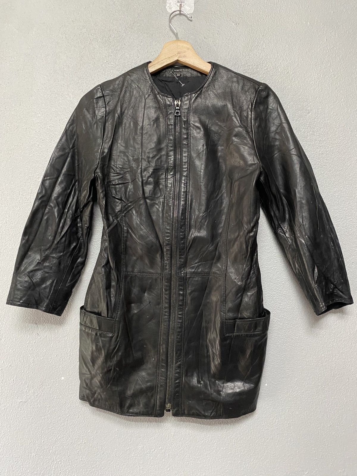 Versace Vintage Gianni versace leather jacket J5 Size XS / US 0-2 / IT 36-38 - 1 Thumbnail
