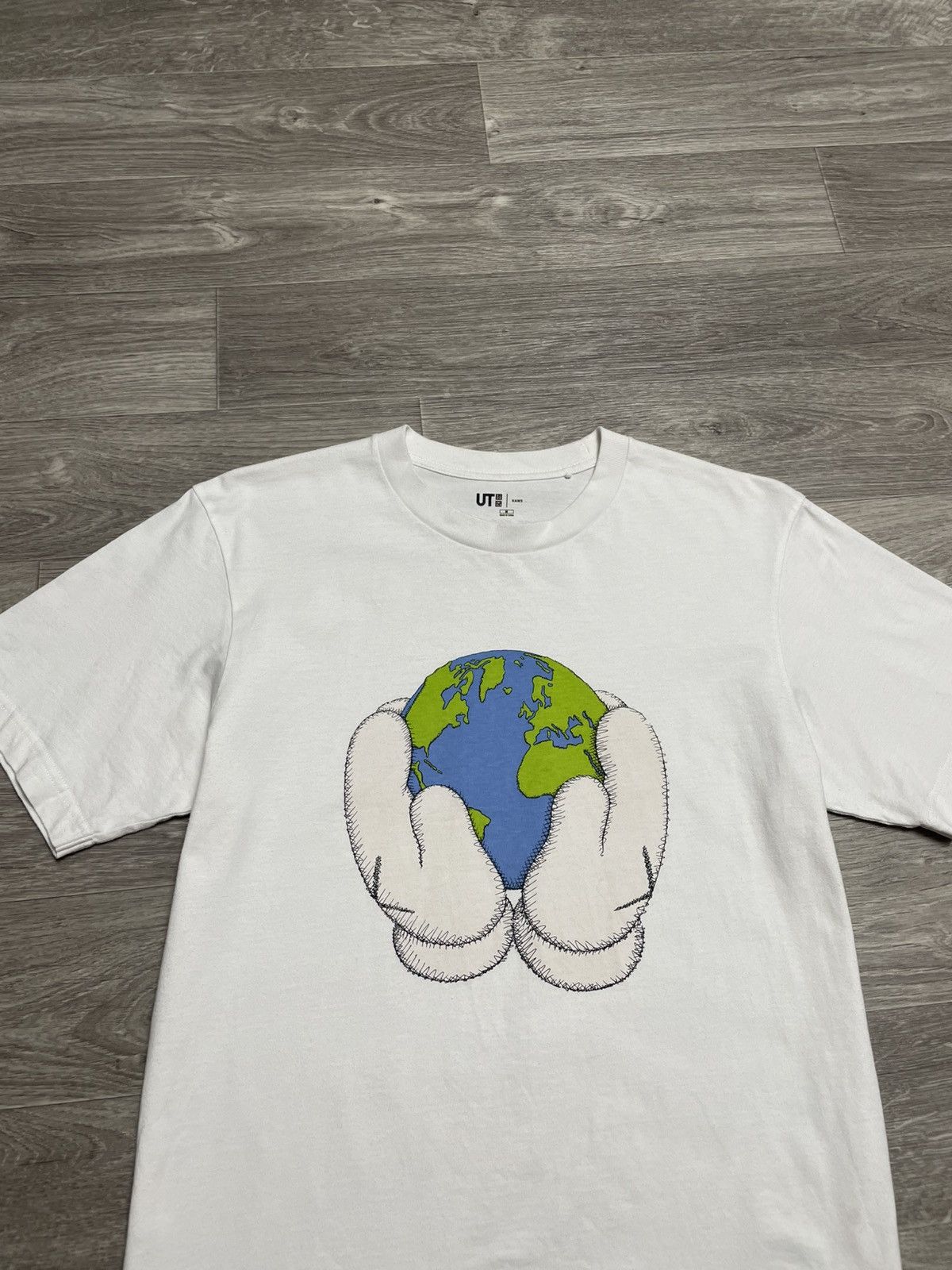 Kaws × Uniqlo Kaws x Uniqlo Peace For All T-Shirt Size US M / EU 48-50 / 2 - 2 Thumbnail