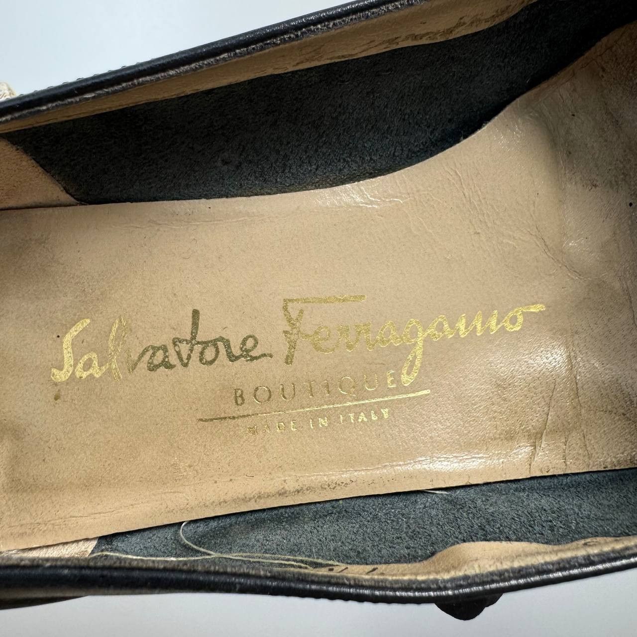 Salvatore Ferragamo Salvatore Ferragamo Boutique Vara Bow Leather Size 7 Size US 7 / IT 37 - 9 Thumbnail