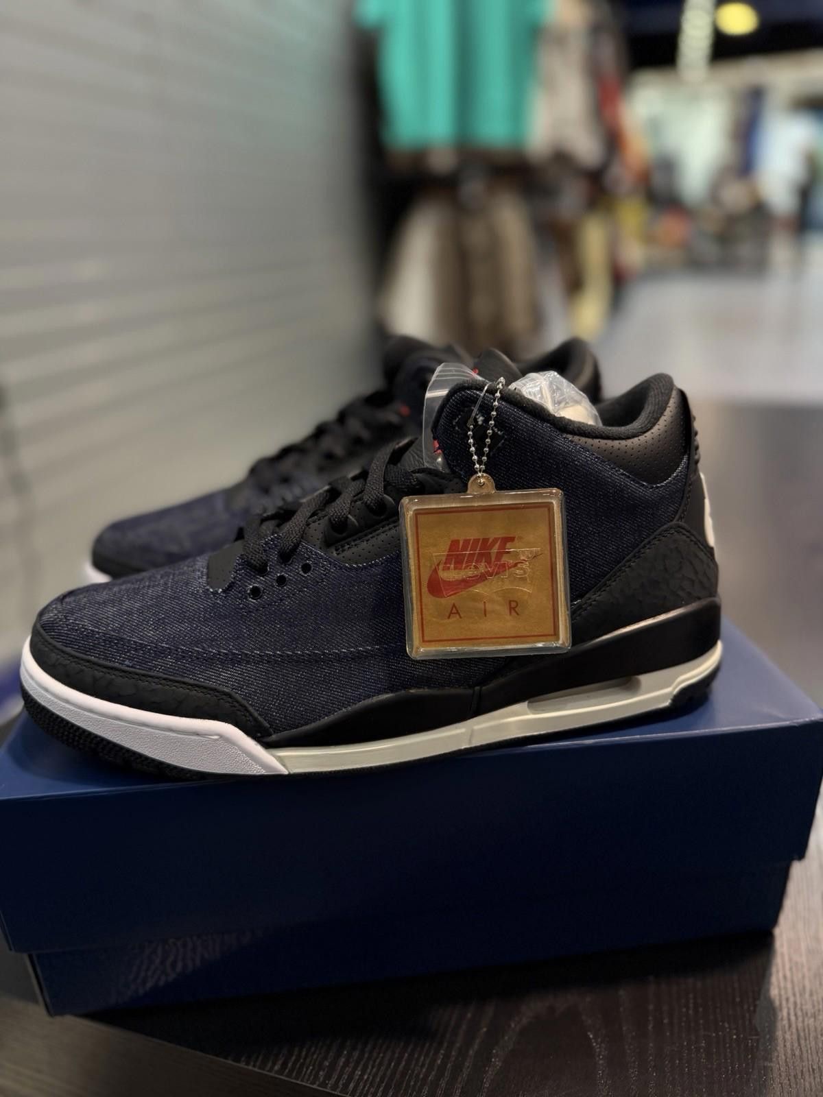 Jordan Brand Levi's x Air Jordan 3 Retro Men's Size (12) Indigo Denim Size US 12 / EU 45 - 3 Thumbnail