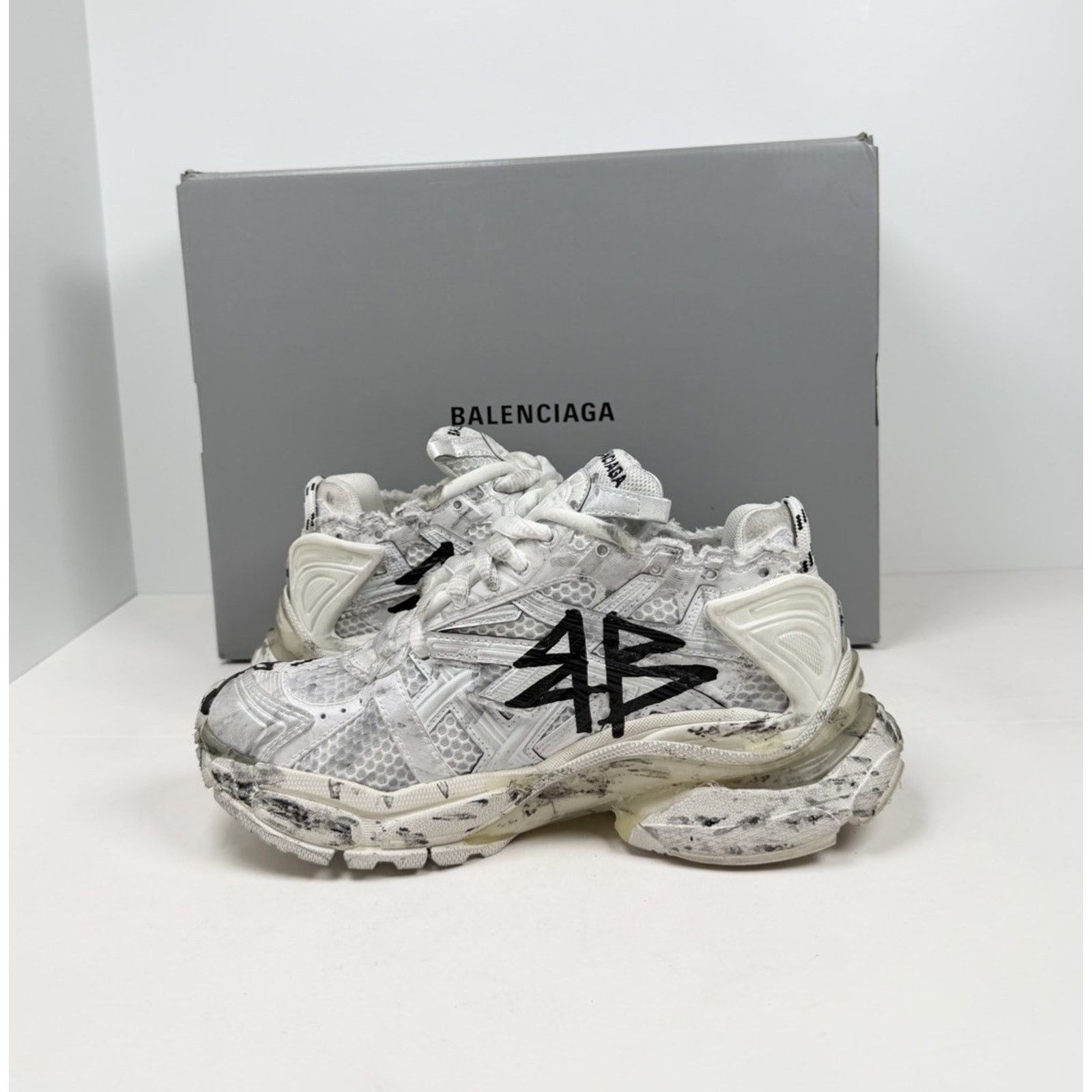 Balenciaga Size 35EU/5W - Balenciaga Runner Distressed Graffiti NEW Size US 5 / IT 35 - 6 Thumbnail
