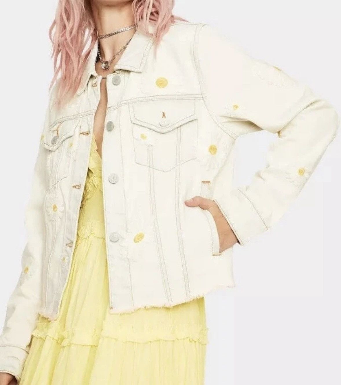 BLANKNYC Blank NYC Daisy Embroidered Denim Jacket Size XS / US 0-2 / IT 36-38 - 1 Thumbnail