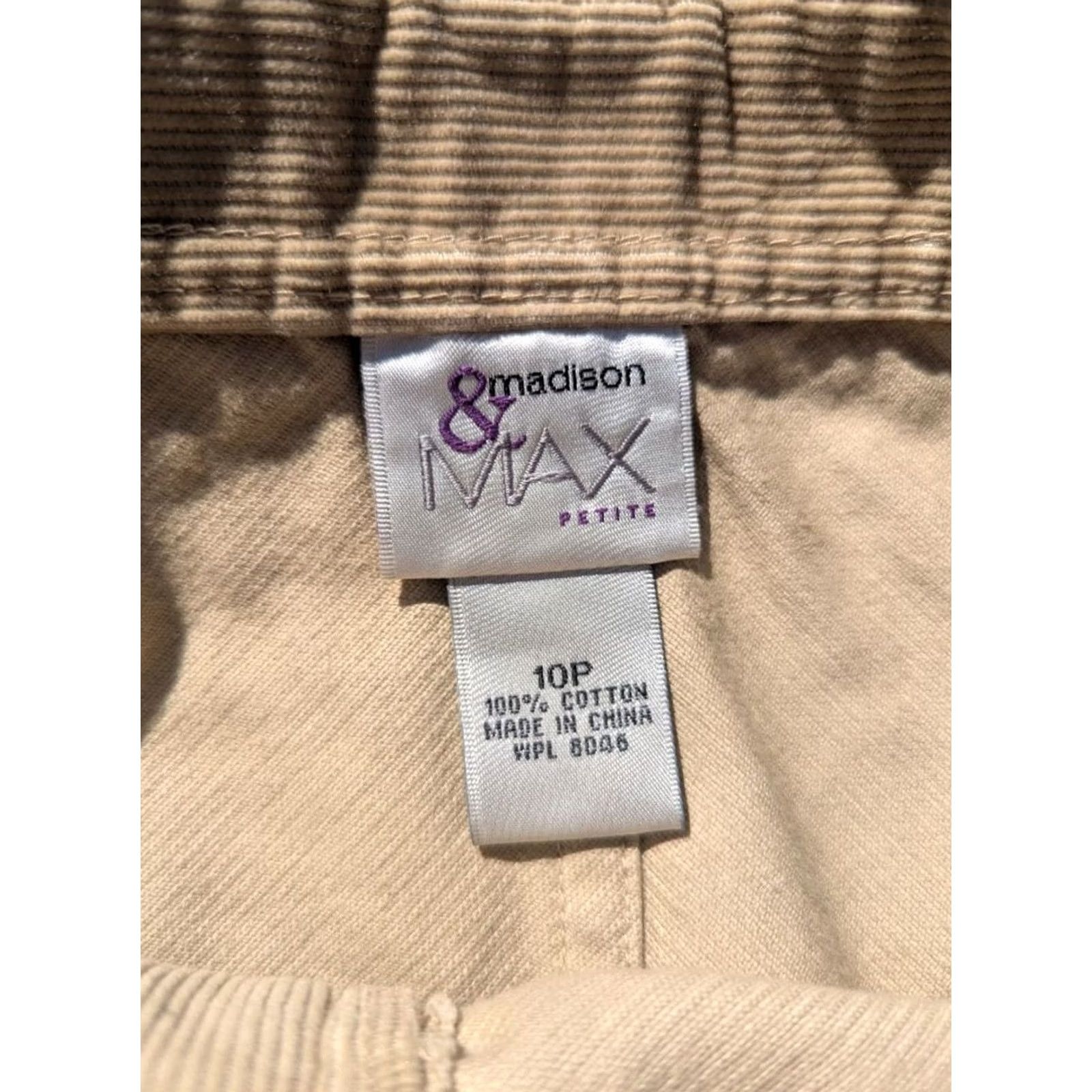 Madison Madison & Max Skirt A-Line Corduroy 10P Petite Women Beige Knee Length Zipper Button EUC Size 32" / US 10 / IT 46 - 5 Thumbnail
