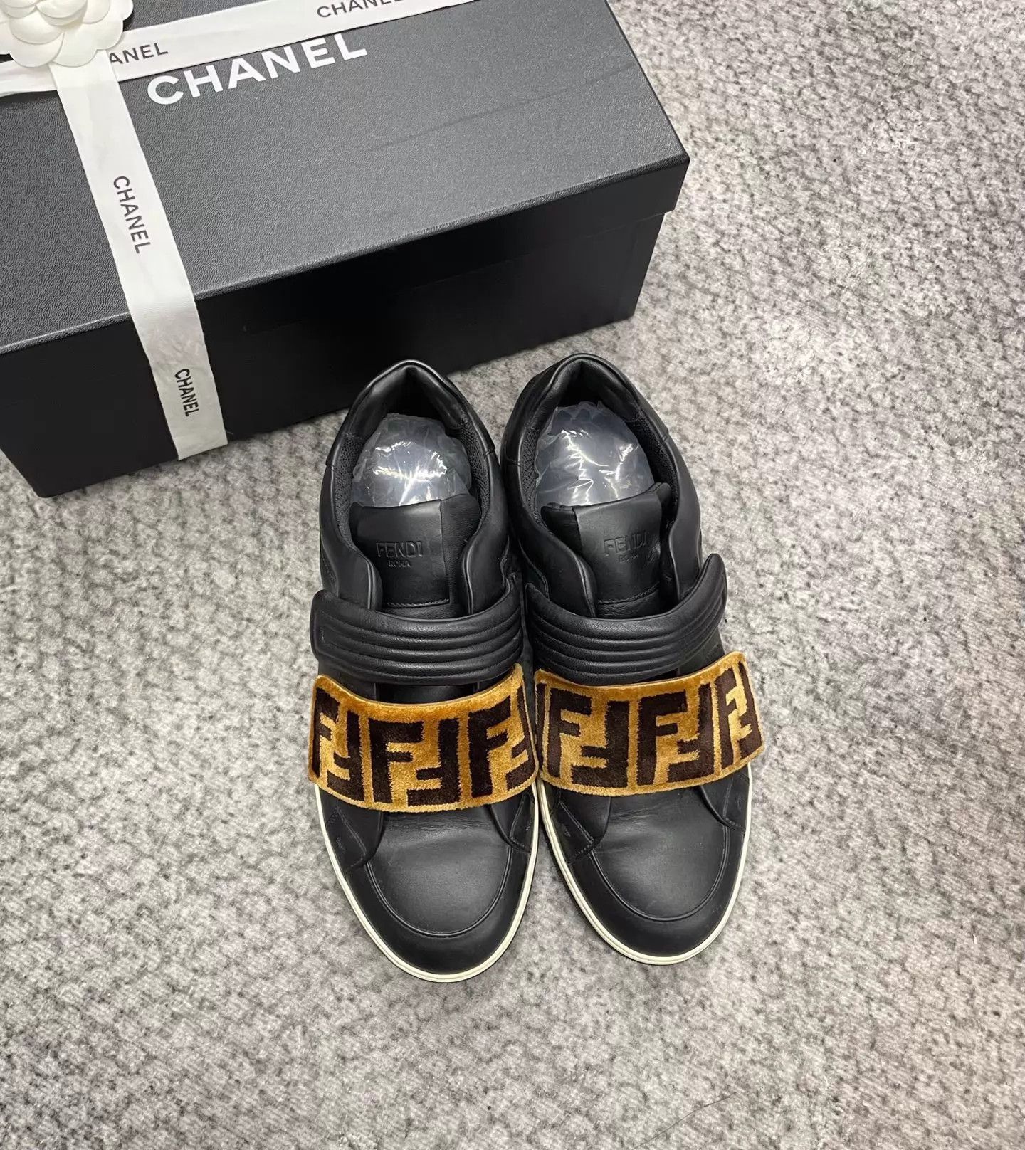 Fendi FENDI black and brown FF fur detail sneakers 5 Size US 5 / IT 35 - 1 Thumbnail