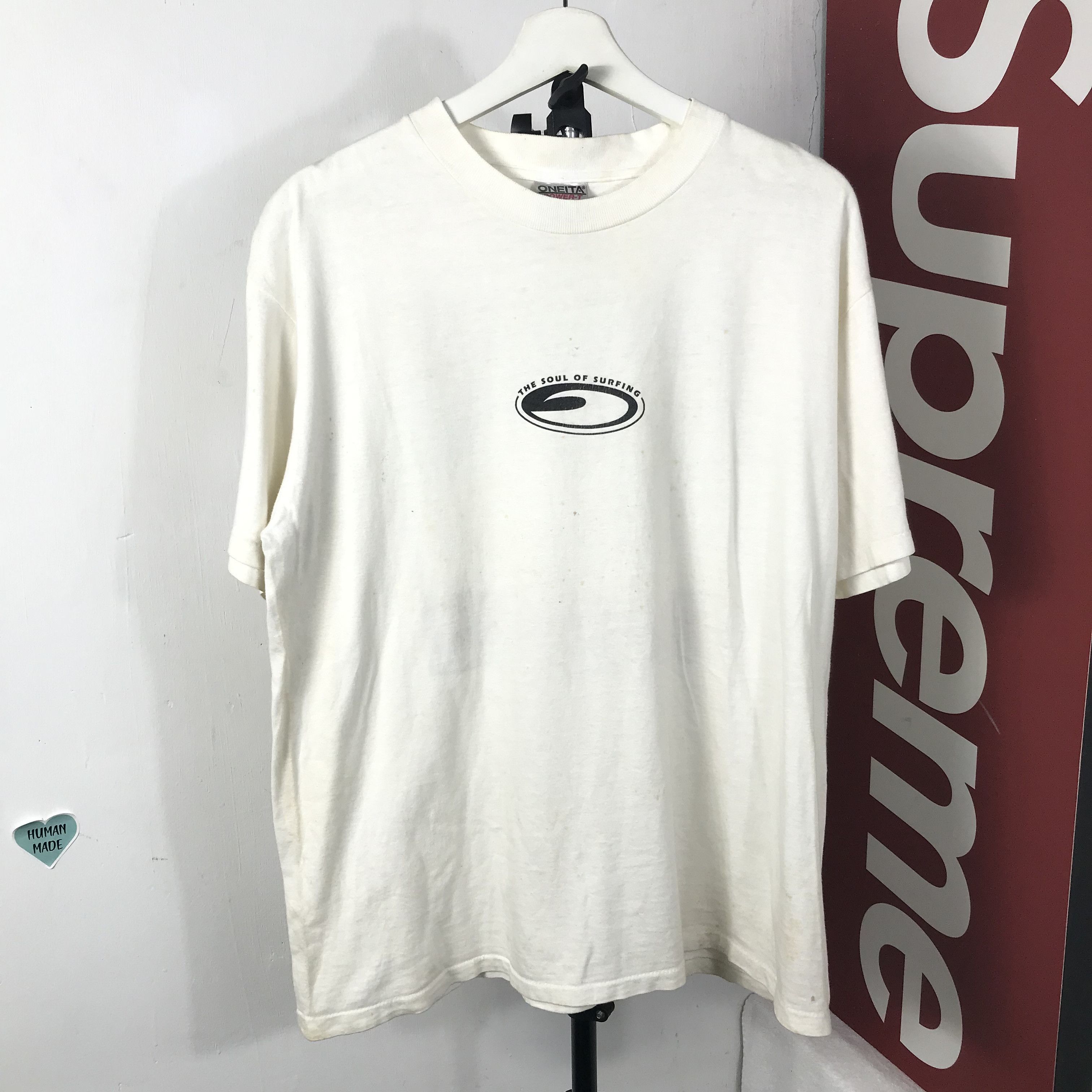 Vintage Vintage LOCAL MOTION T Shirt Girl Surfing Size US L / EU 52-54 / 3 - 5 Thumbnail