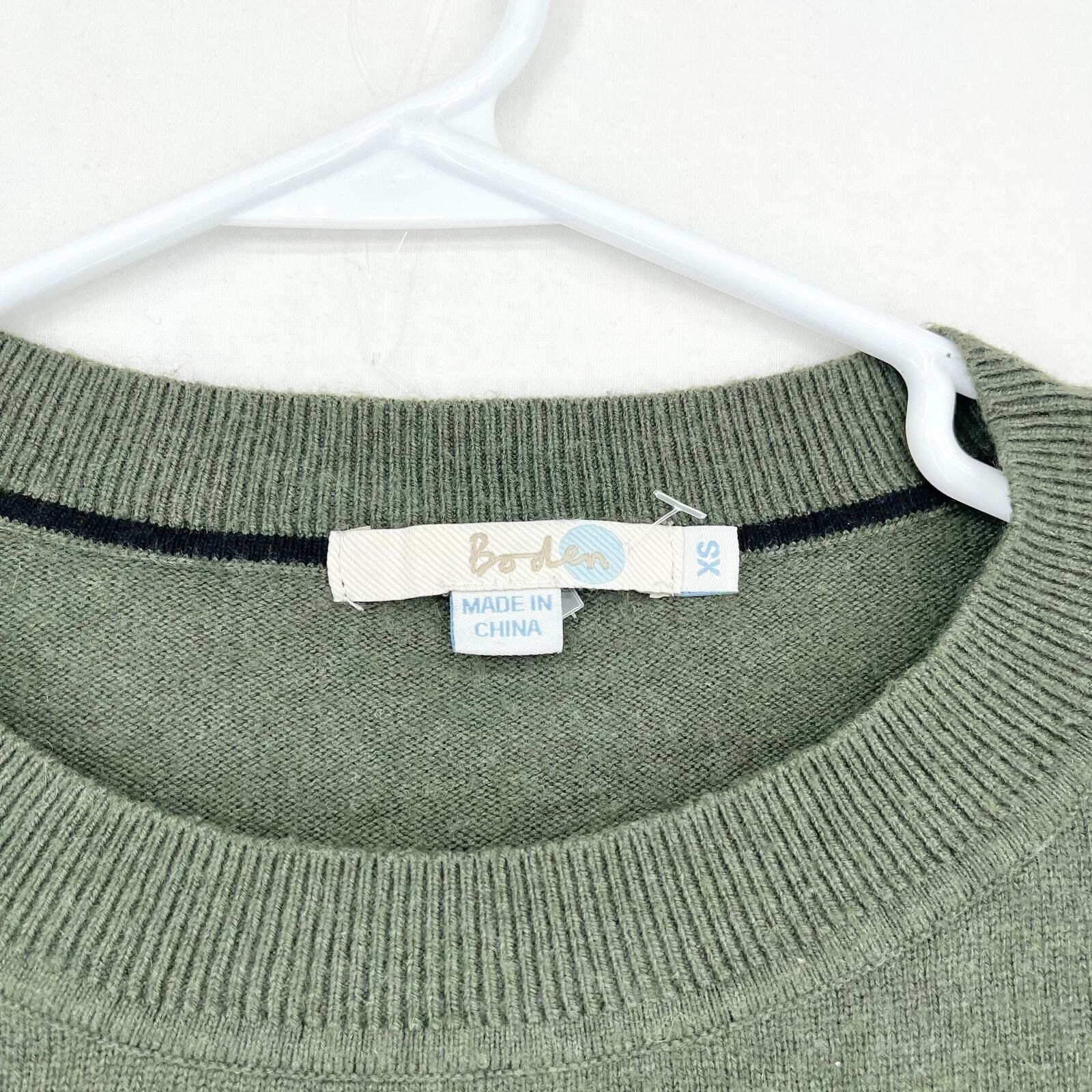 Boden Boden Green Side Button Long Sleeve Crewneck Sweater Size XS Size XS / US 0-2 / IT 36-38 - 2 Thumbnail