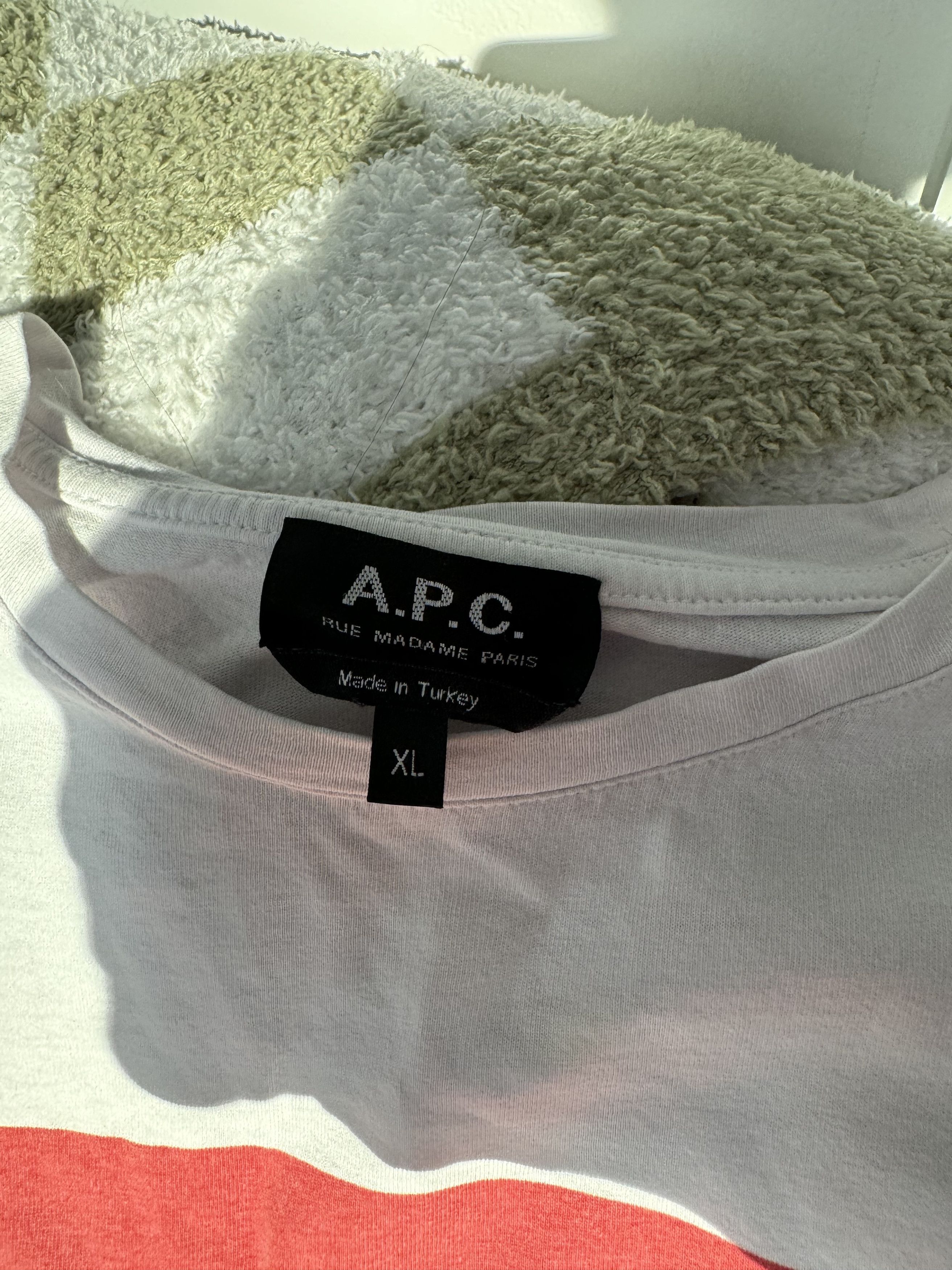 A.P.C. APC RED BOX LOGO TEE Size US XL / EU 56 / 4 - 2 Thumbnail