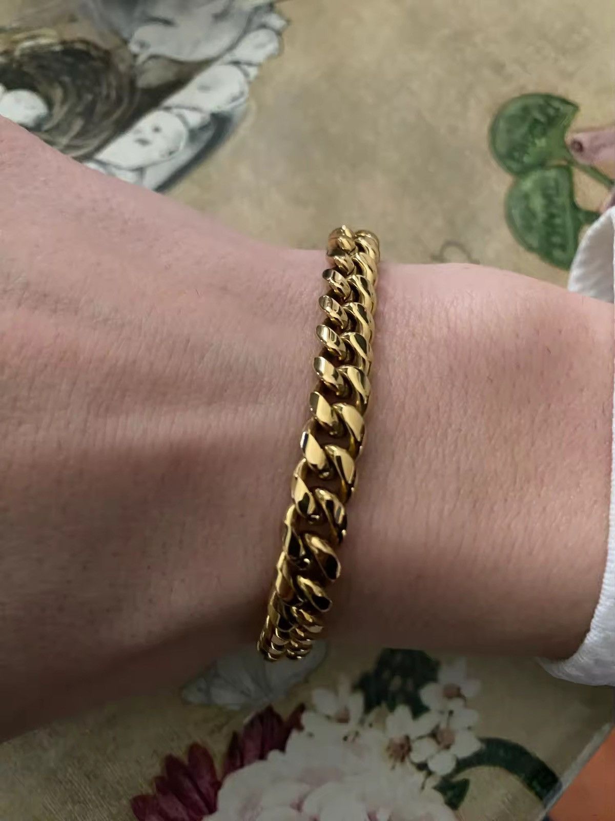 Jewelry Gold Color Cuban Bracelet 10 mm width Size ONE SIZE - 1 Thumbnail