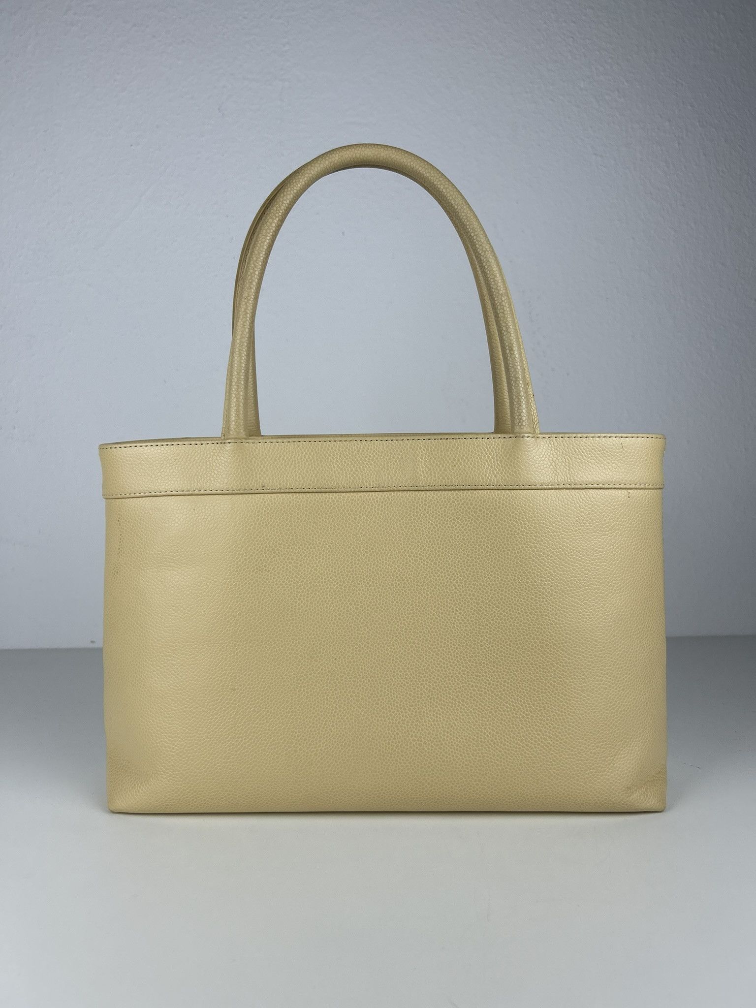 Chanel 2004-2005 Chanel coco mark caviar open tote bag in buttery Size ONE SIZE - 2 Thumbnail