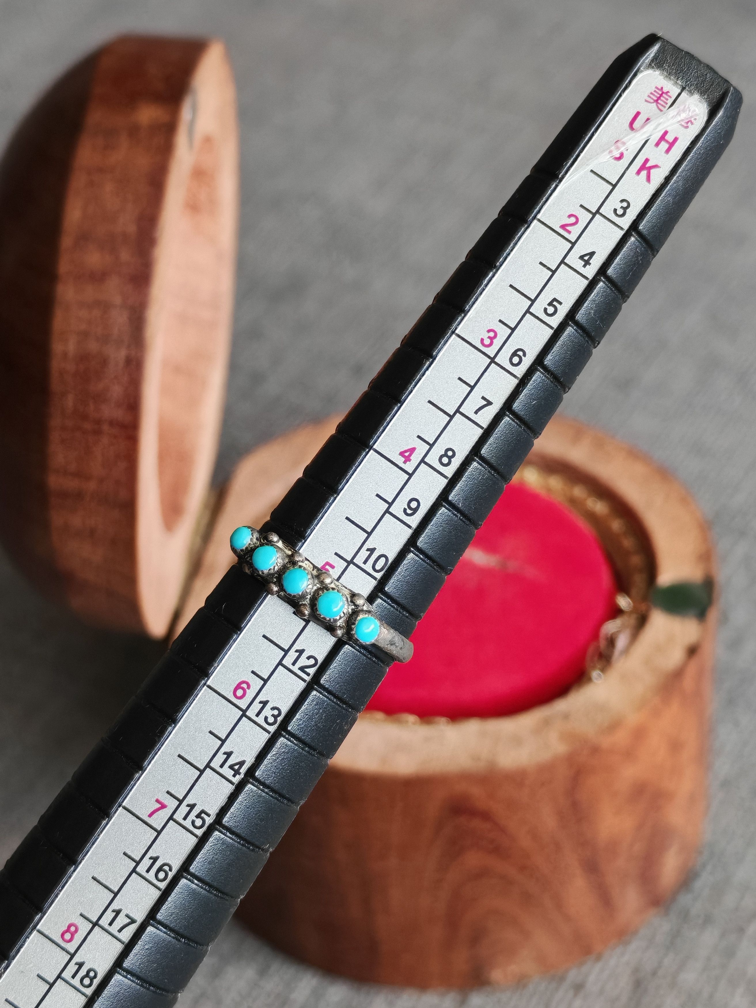 Other VINTAGE ZUNI STERLING SILVER 925 & PETITPOINT TURQUOISE RING Size ONE SIZE - 4 Thumbnail