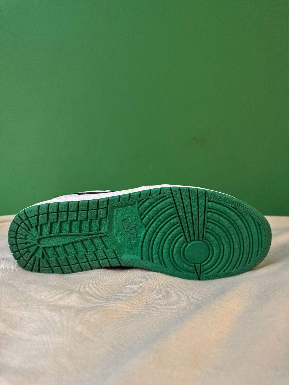 Jordan Brand Jordan 1 low white lucky green 2020 Size US 11 / EU 44 - 7 Thumbnail