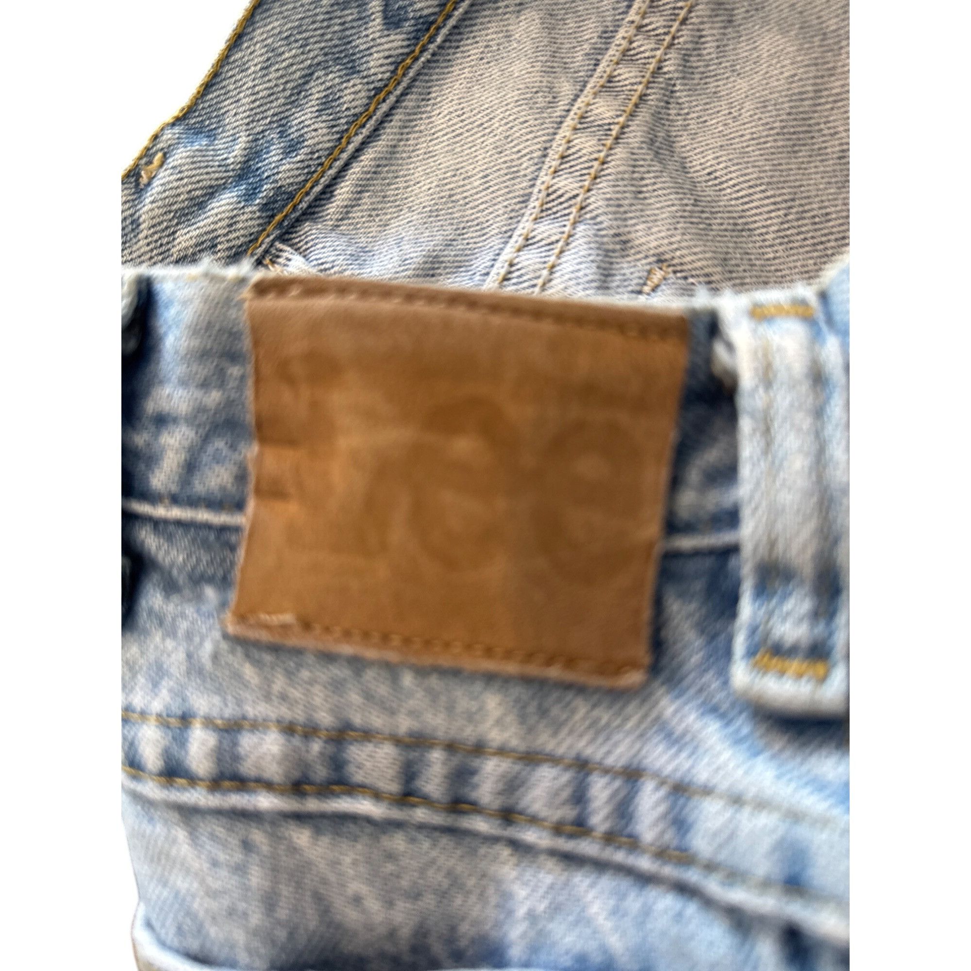 Lee Vintage 90s Lee Light Wash Distressed Mens Jeans 34x34 Made Size US 34 / EU 50 - 2 Thumbnail