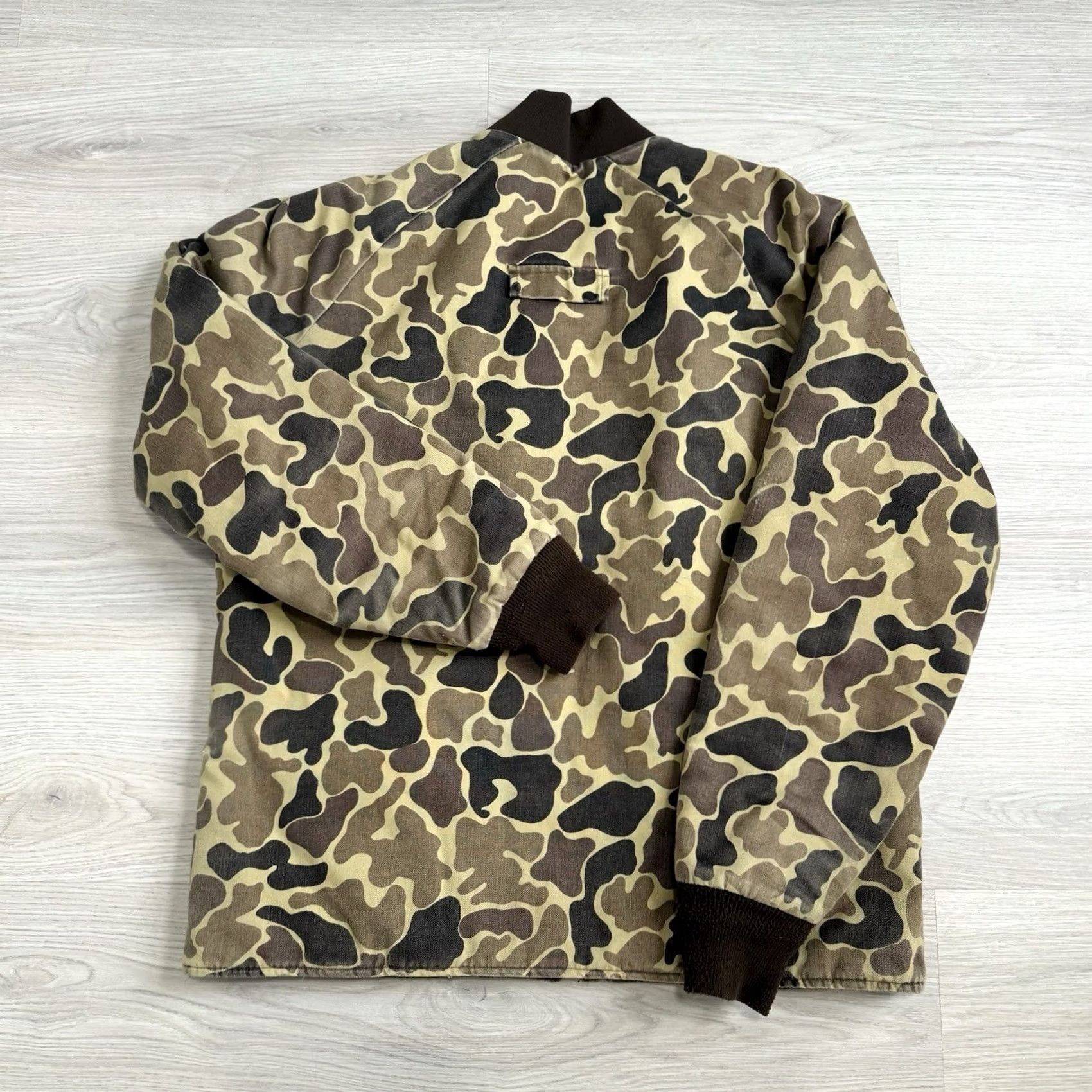 Vintage VINTAGE Woolrich Mens Tan Duck Camo Frogskin Full Zip Bomber Jacket Made In USA Size US M / EU 48-50 / 2 - 6 Thumbnail