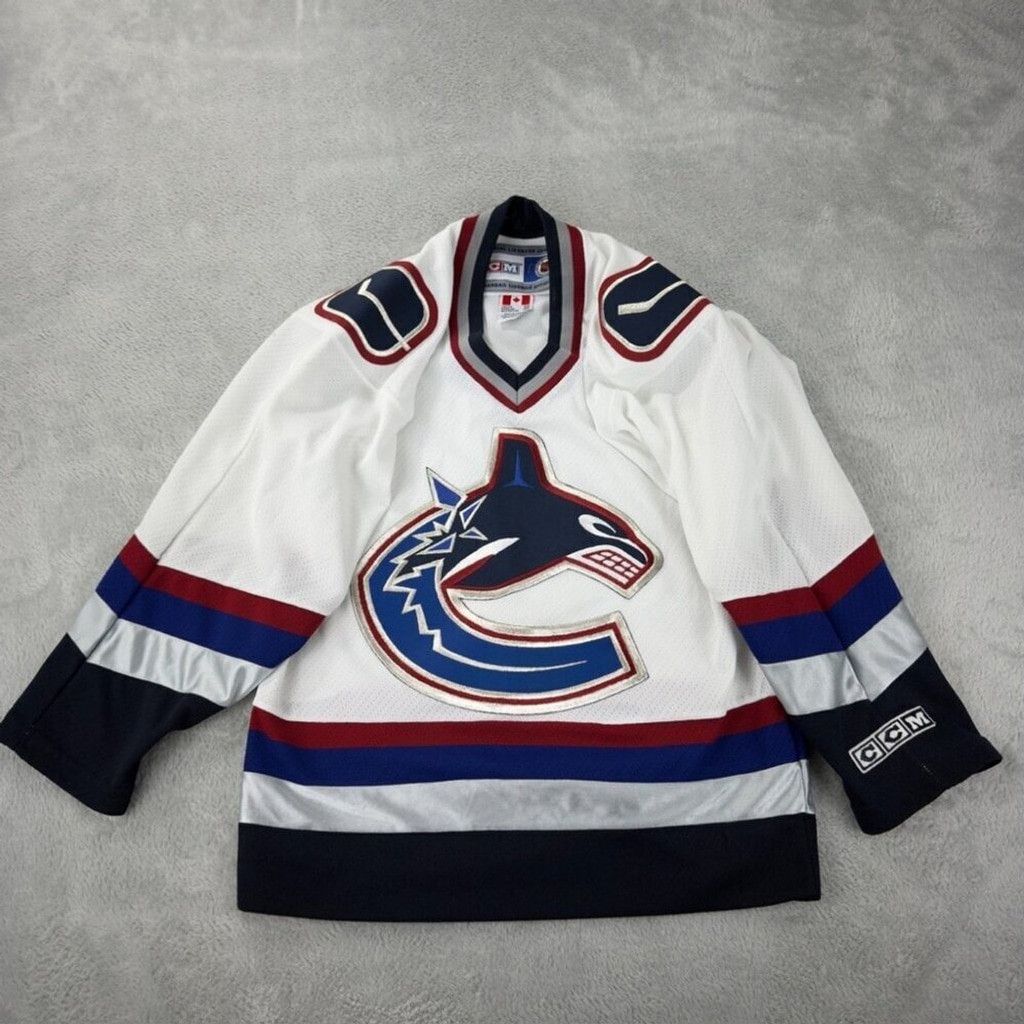 Ccm Vintage Vancouver Canucks Youth Size Small/Medium Hockey Jer Size US S / EU 44-46 / 1 - 1 Thumbnail